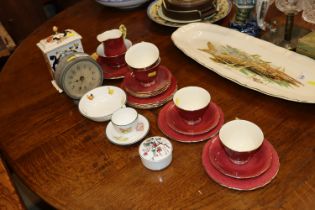 A quantity of Royal Winton tea ware; Royal Vale cu