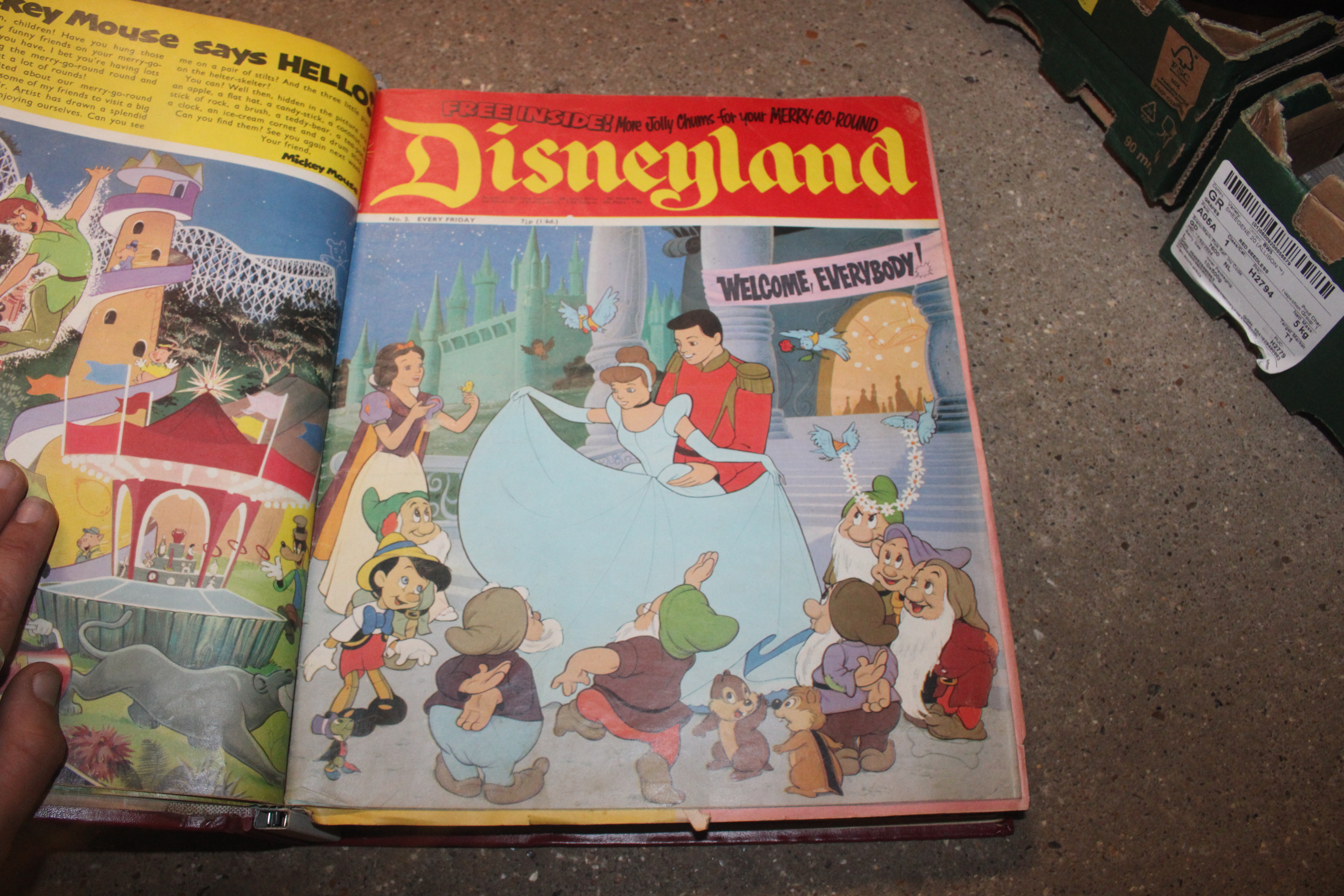Seven folders of "Disneyland" comic magazines - Image 11 of 29