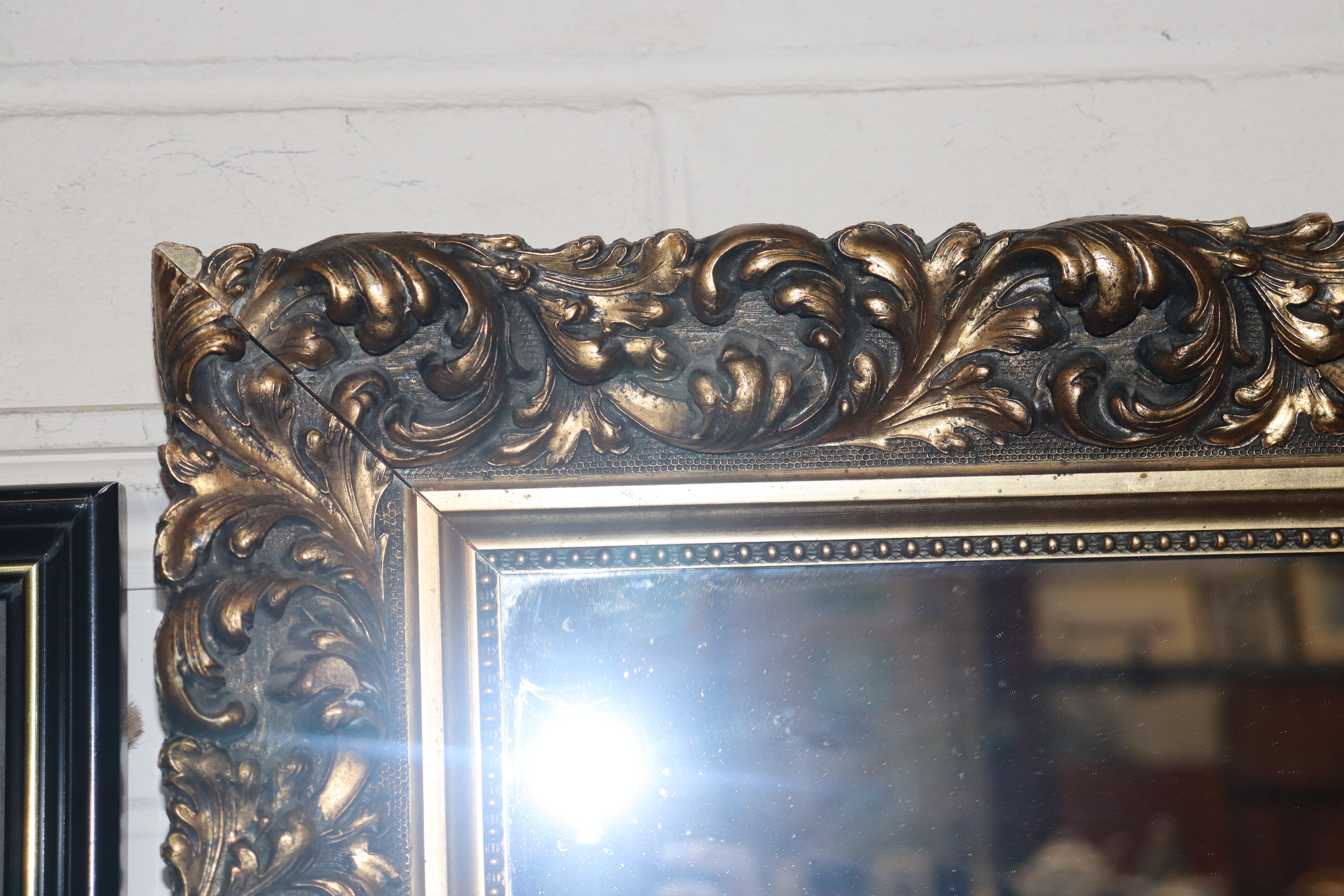 A gilt frame oblong wall mirror - Image 2 of 3