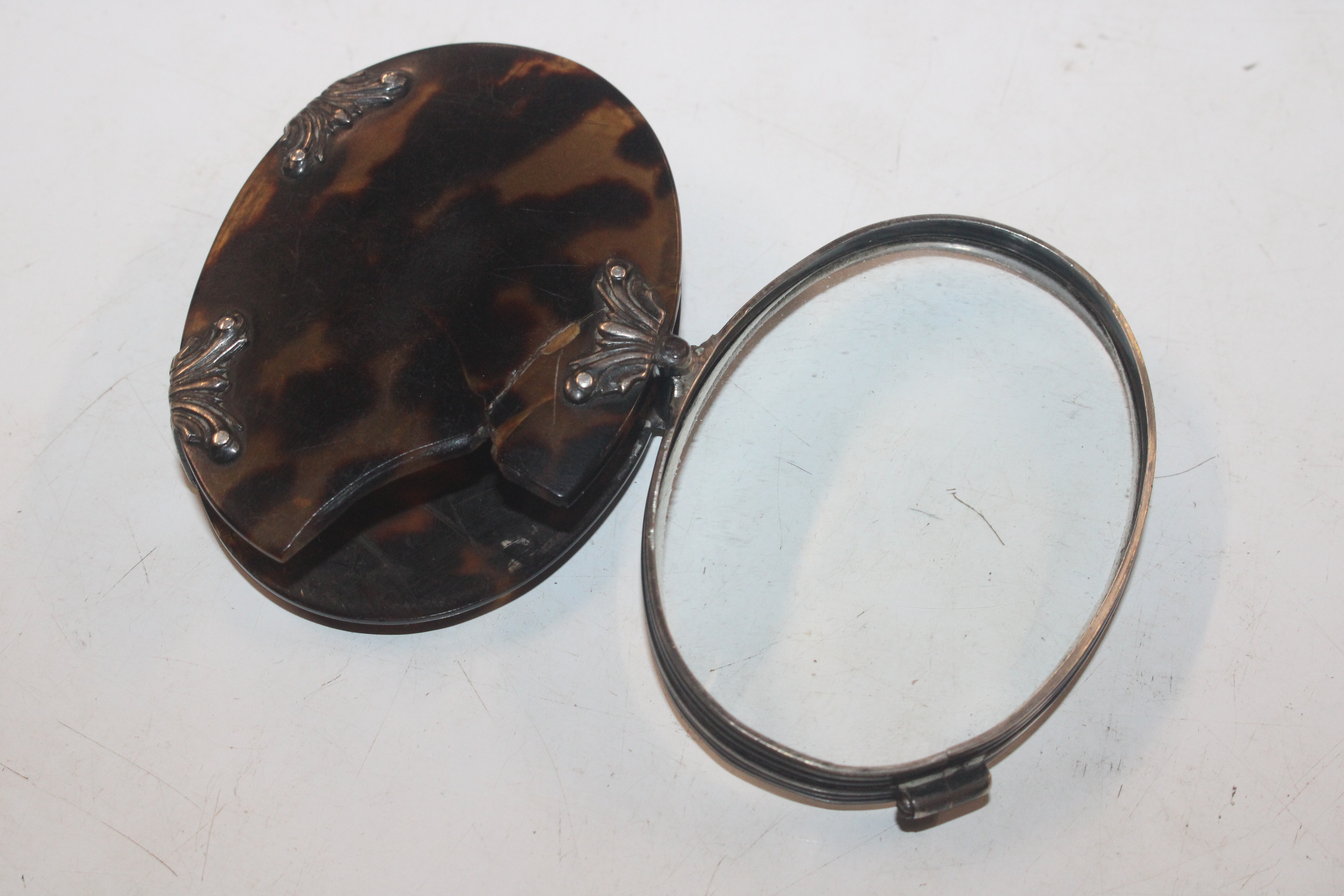 A Georgian silver and tortoiseshell magnifying gla - Image 8 of 13