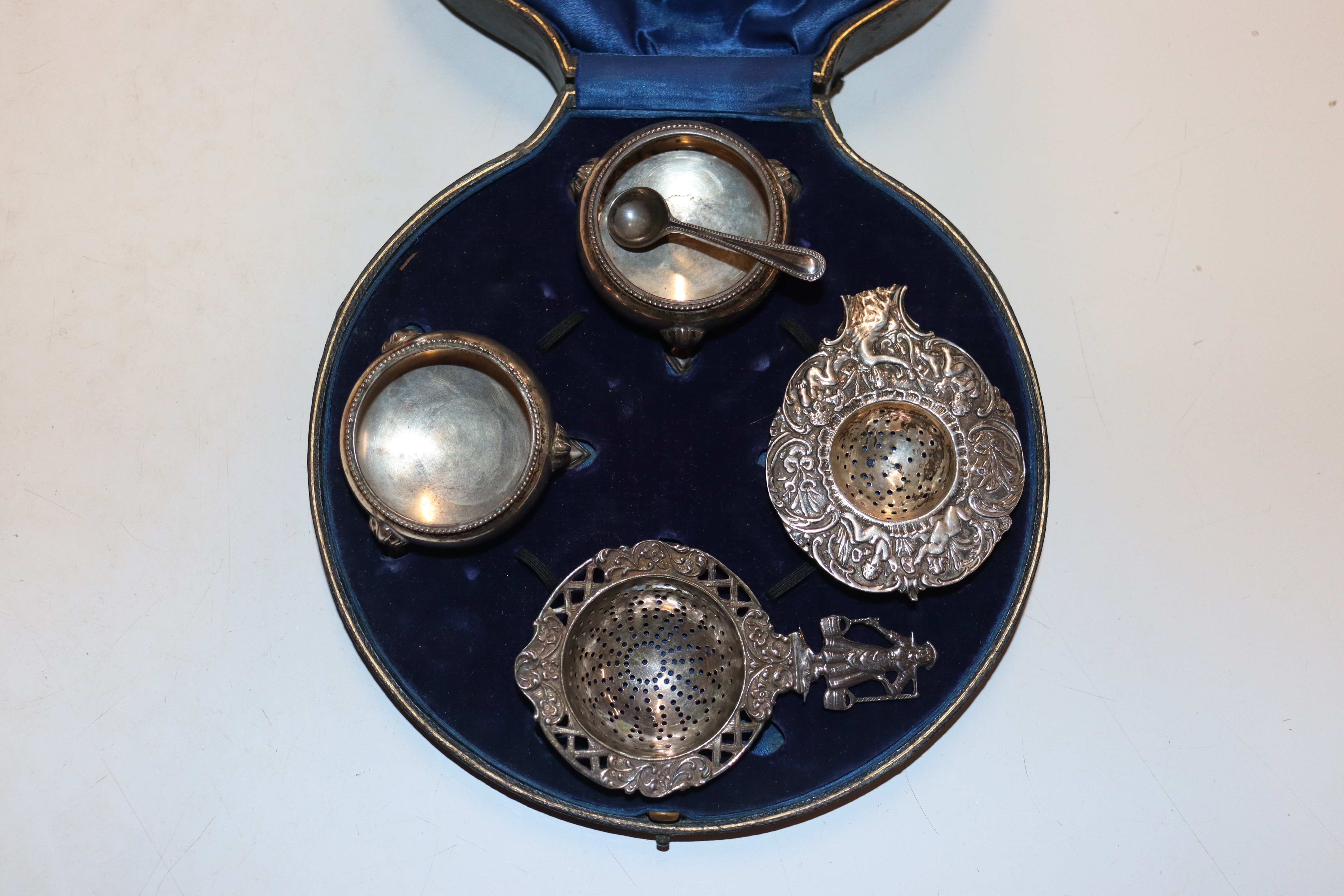 A case containing two silver salts and one spoons, - Image 5 of 11