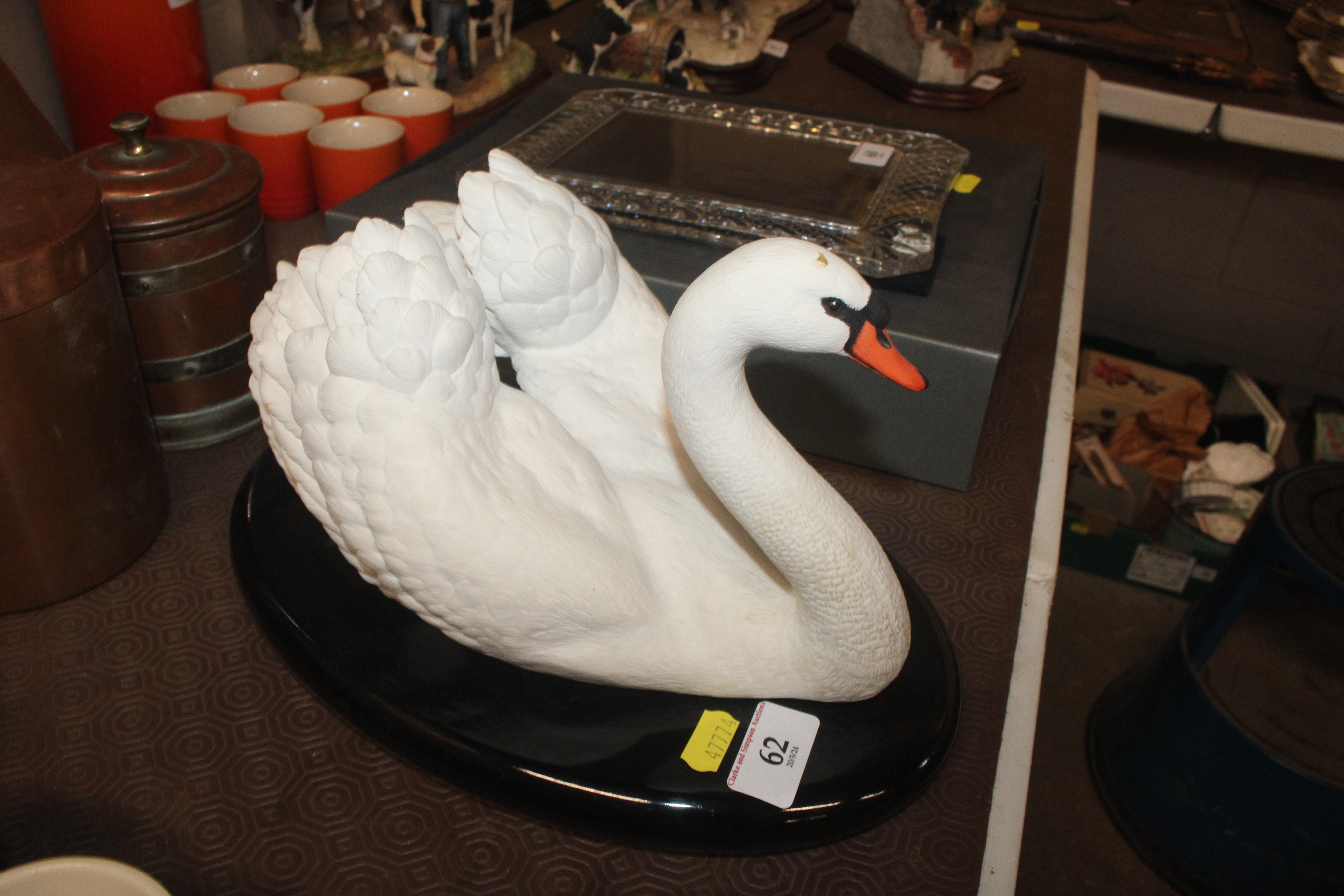 A Franklin Mint Royal Swan with certificate and pa - Image 2 of 5