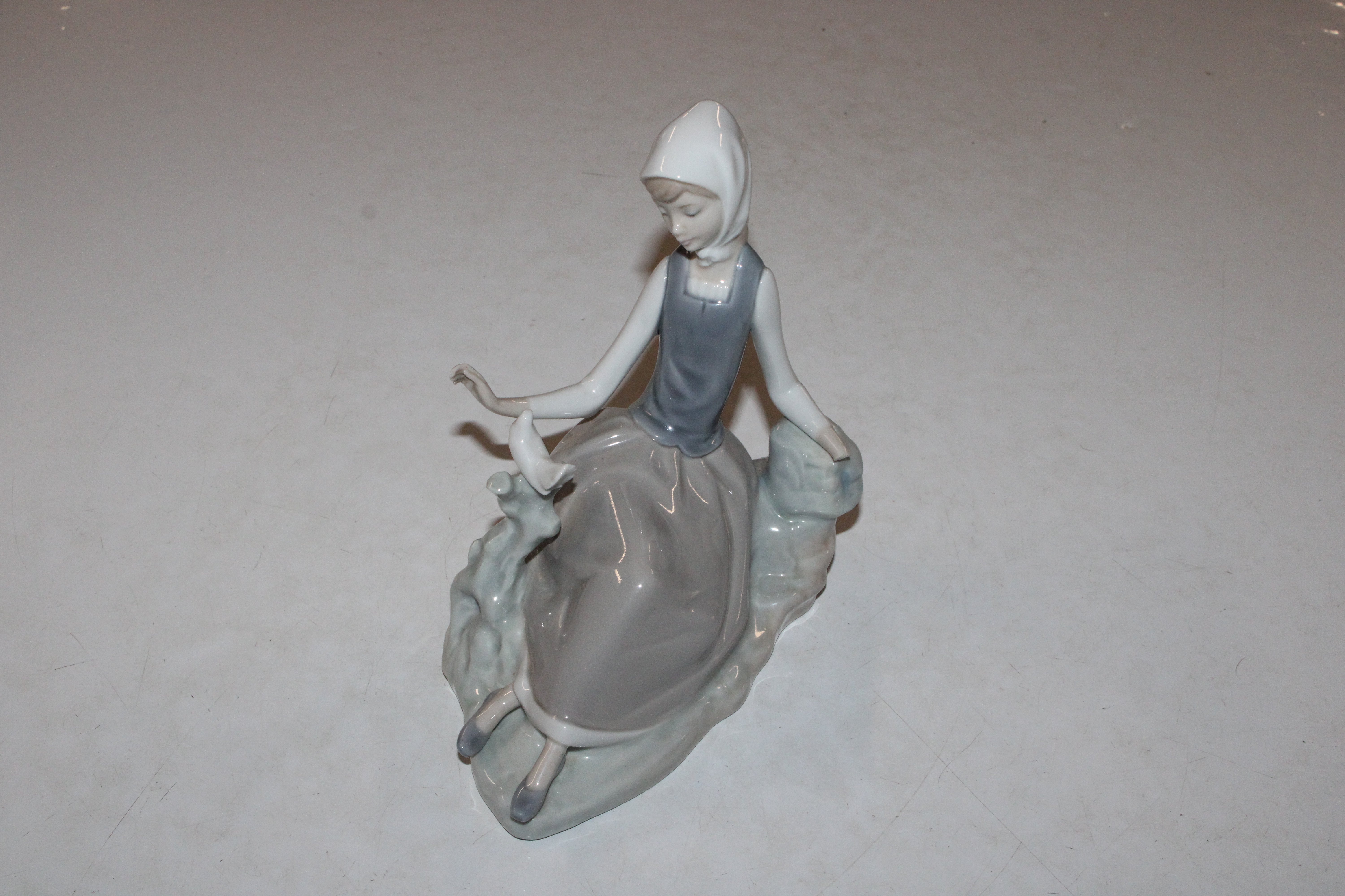 Seven Lladro and Nao ornaments - some AF - Image 18 of 24