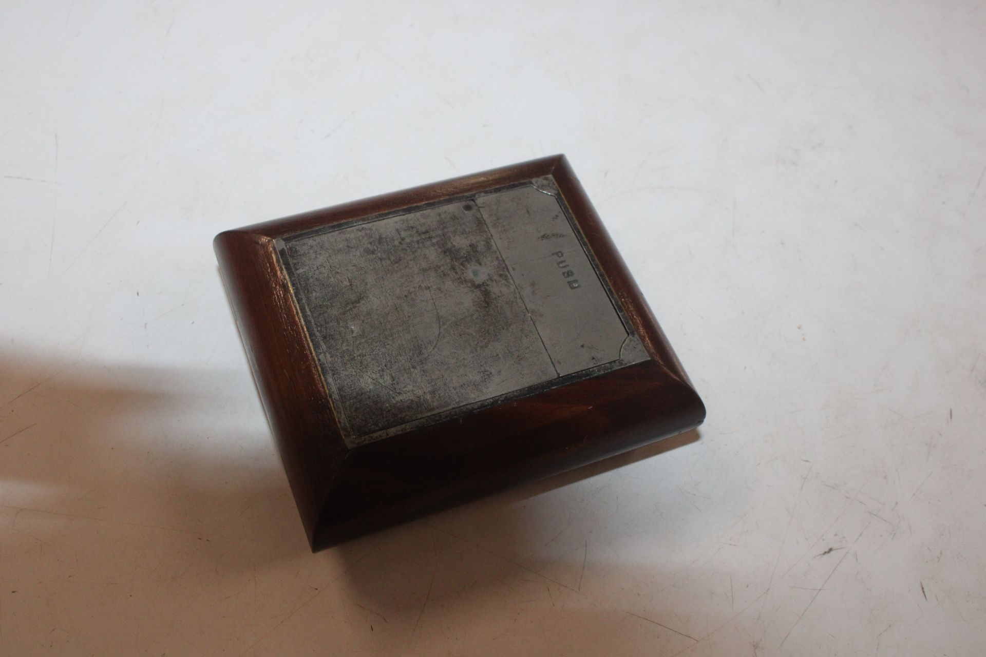 A Ransomes patent travelling inkwell by De La Rue & Co. in wooden case - Image 2 of 6