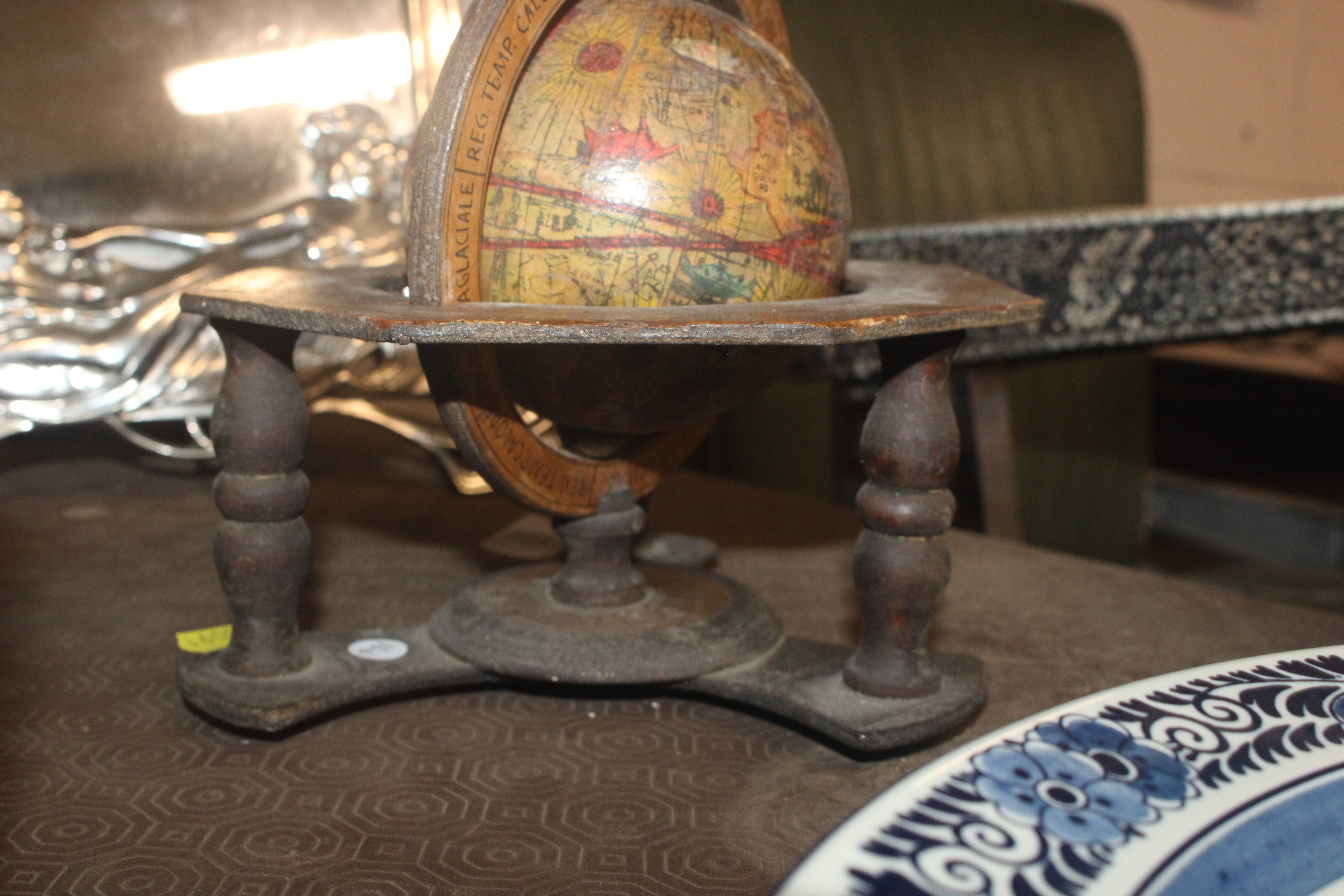 An early 20th Century table / desk globe on stand - Image 5 of 12