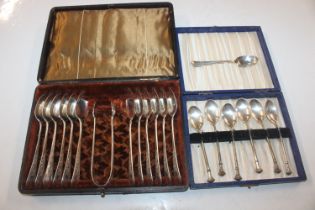 A cased set of twelve silver plated teaspoons and