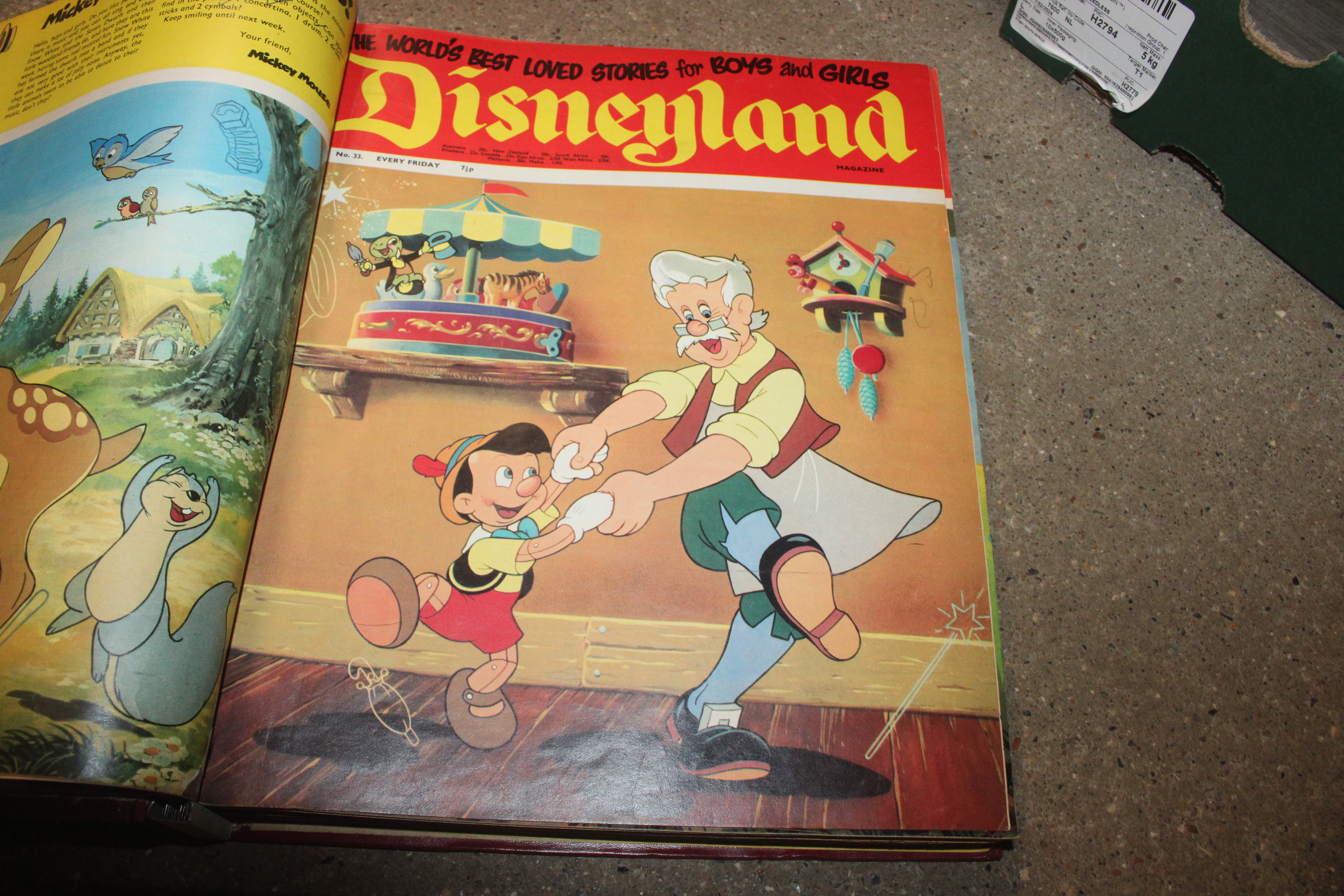 Seven folders of "Disneyland" comic magazines - Image 26 of 29