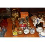 A quantity of various metalware to include vintage