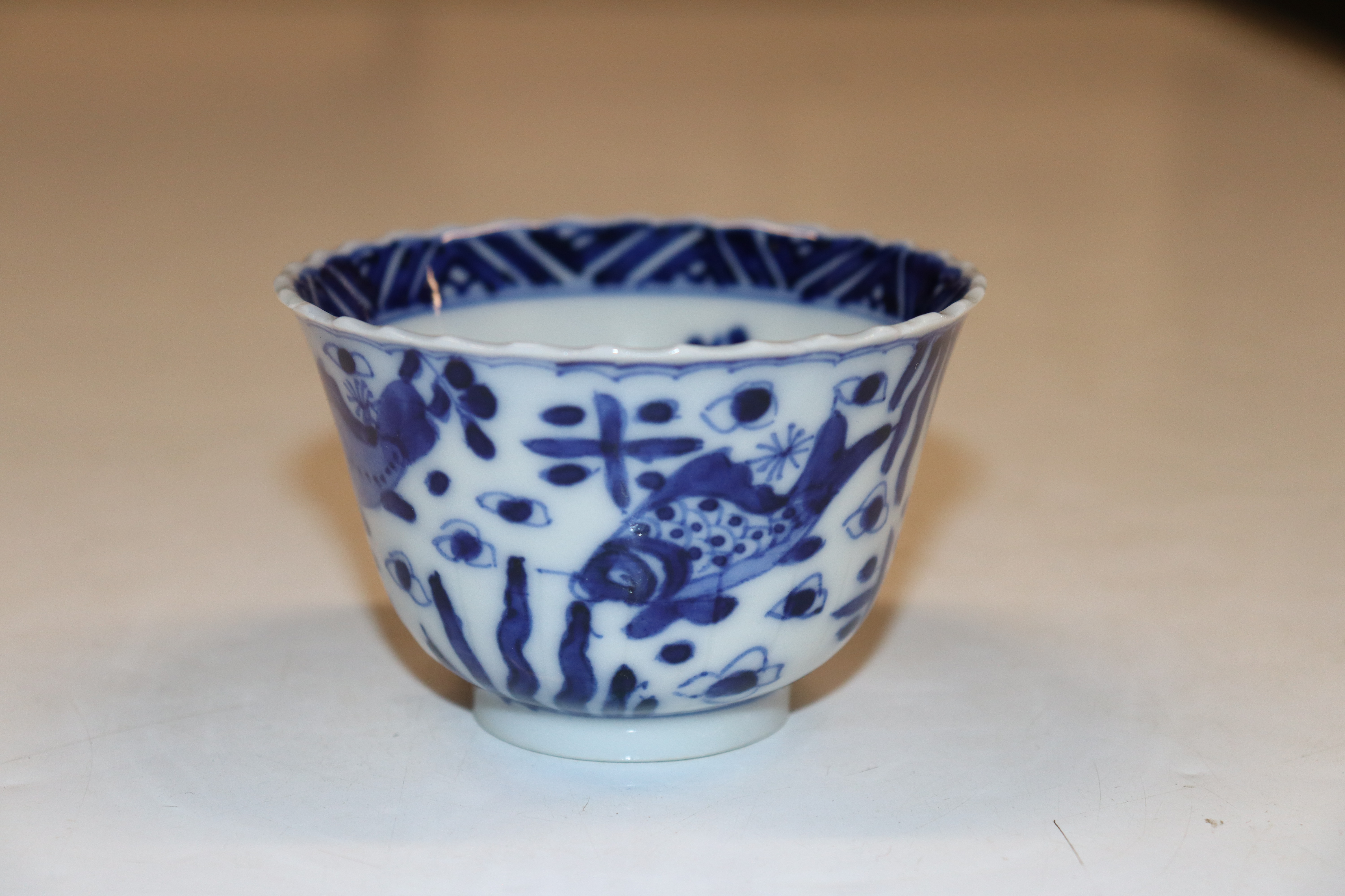 An Oriental blue and white blue decorated with fis - Image 21 of 34