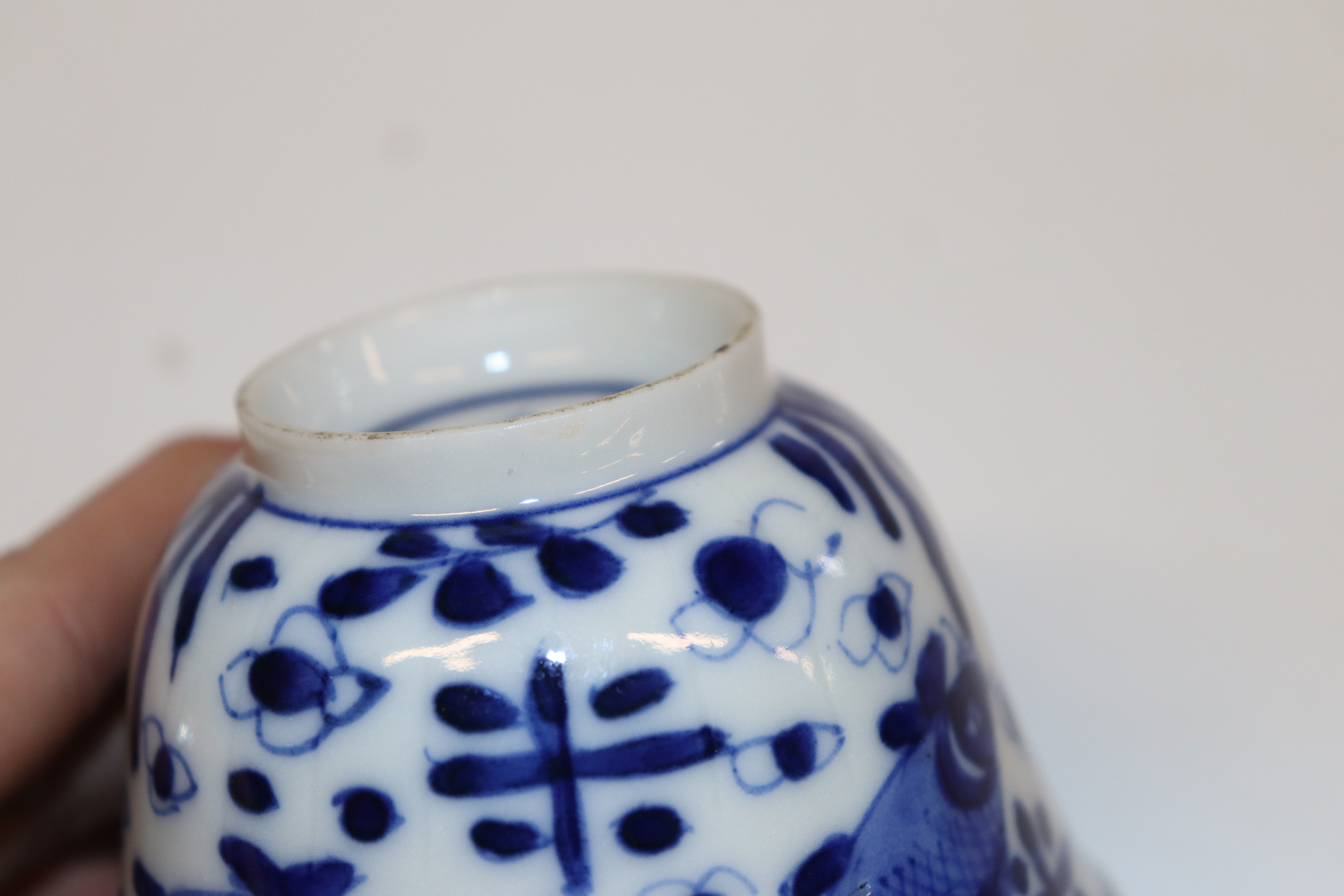 An Oriental blue and white blue decorated with fis - Image 25 of 34