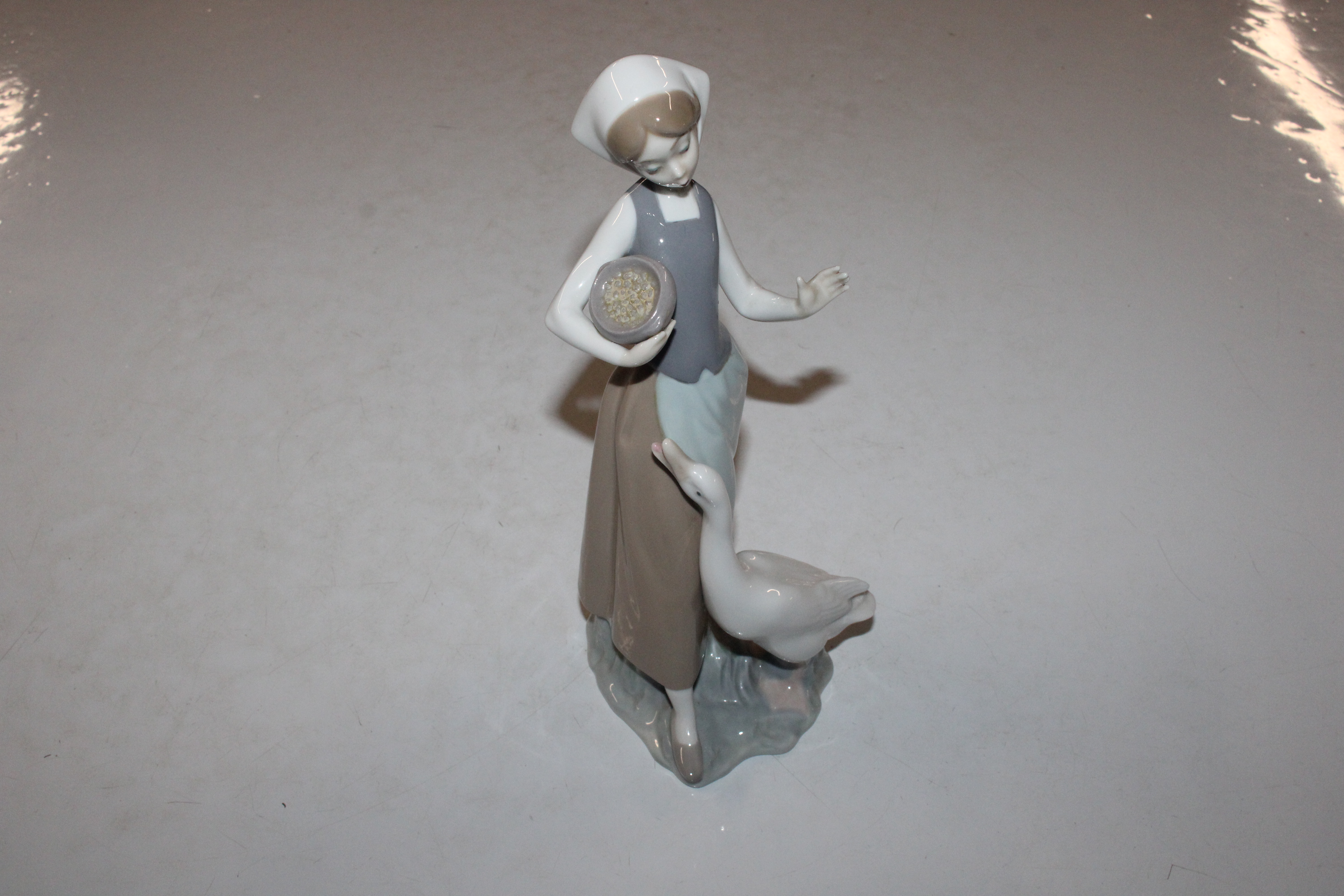 Seven Lladro and Nao ornaments - some AF - Image 15 of 24