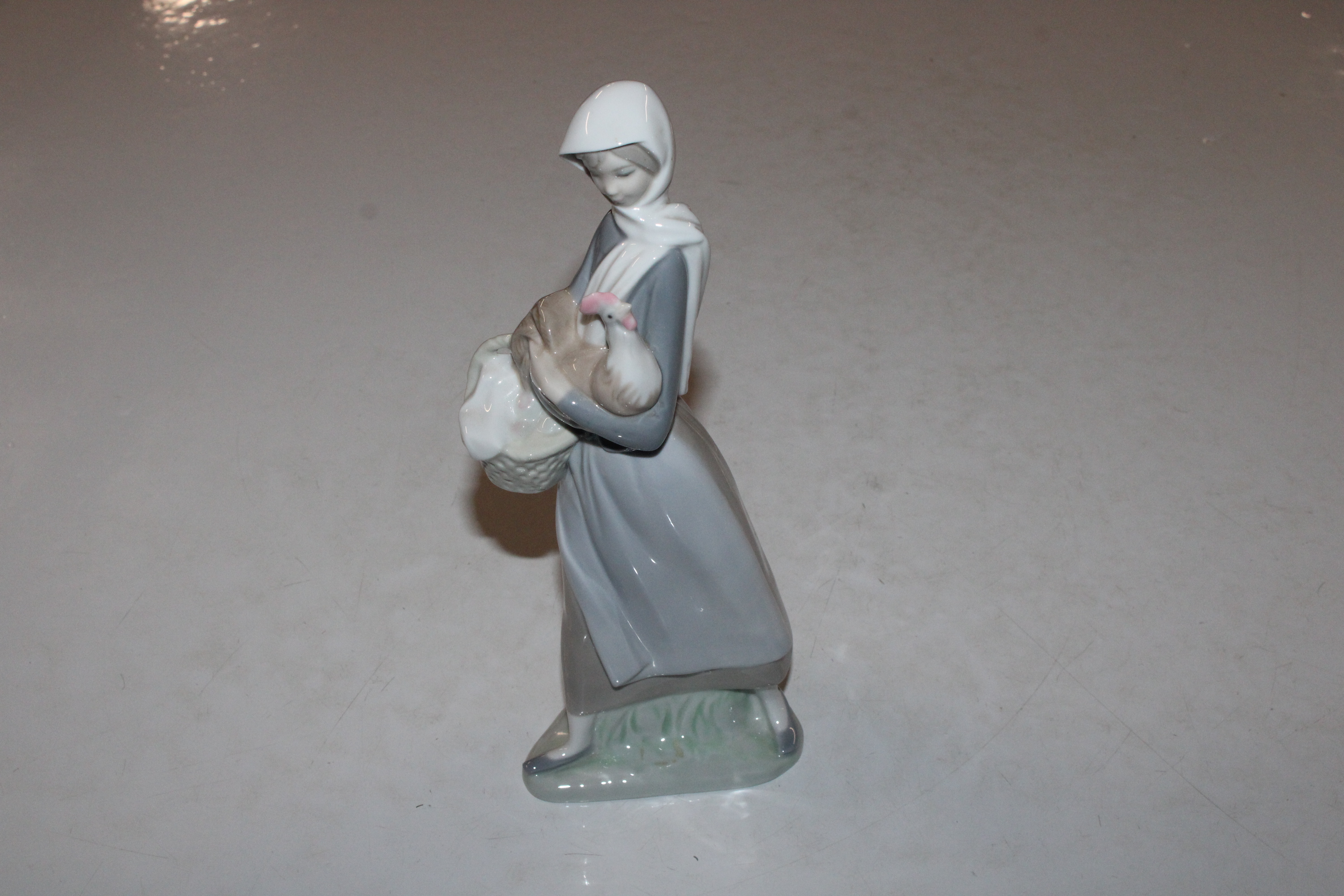 Seven Lladro and Nao ornaments - some AF - Image 22 of 24