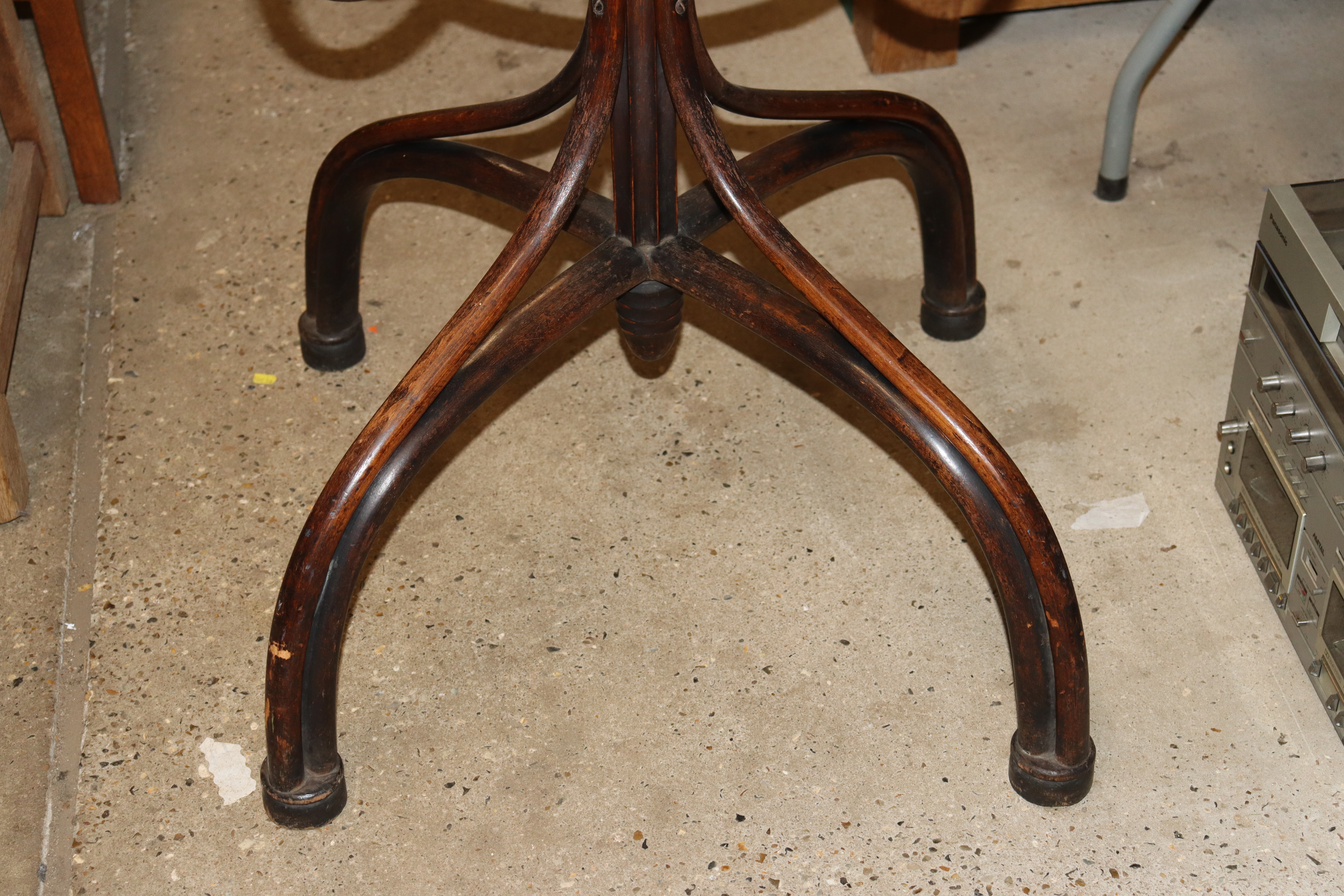 A Thonet type bentwood hat and coat stand - Image 2 of 5