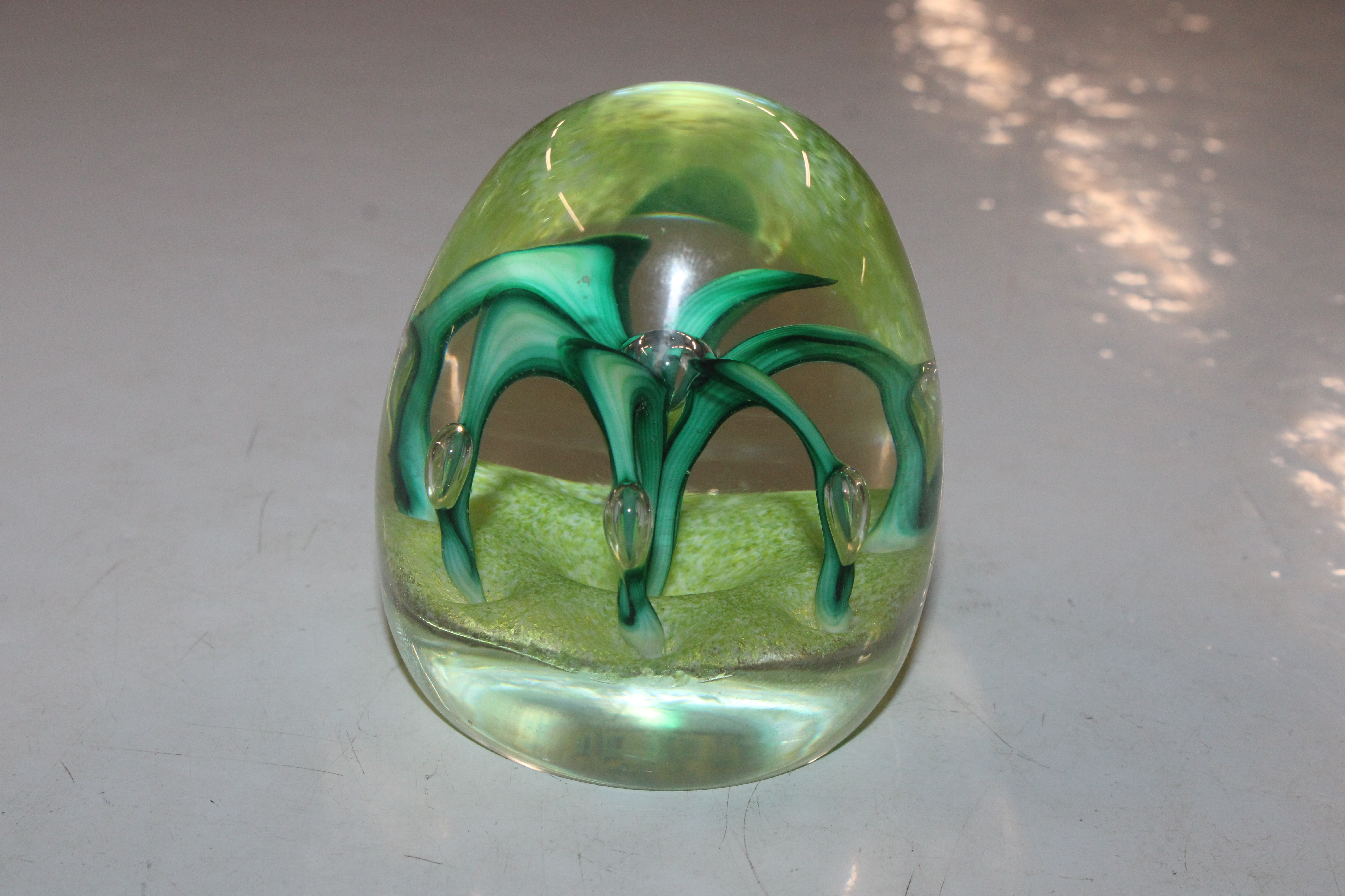 A Strathearn glass paperweight and two others - Image 6 of 10