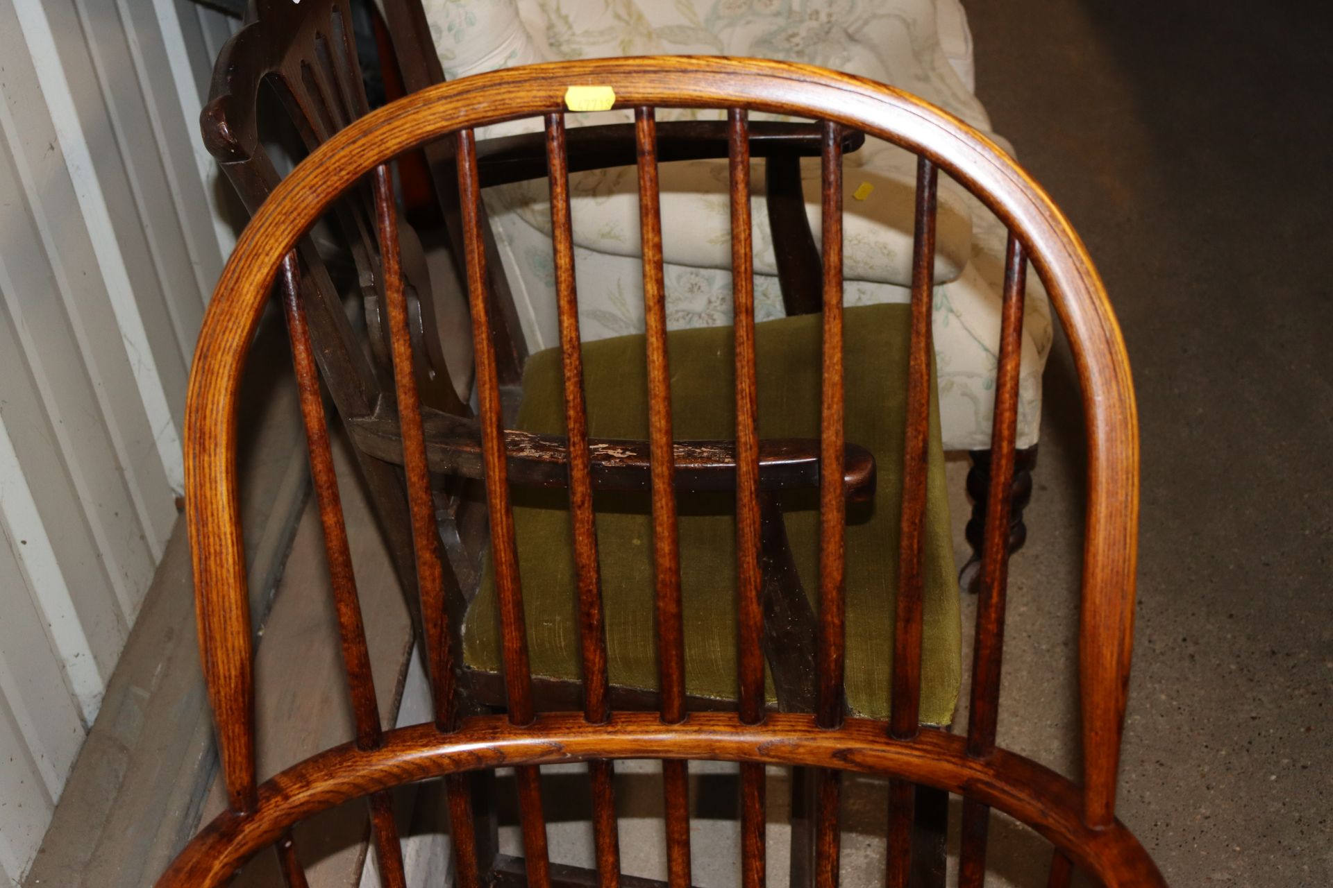 An elm seated Windsor rocking chair - Image 4 of 5