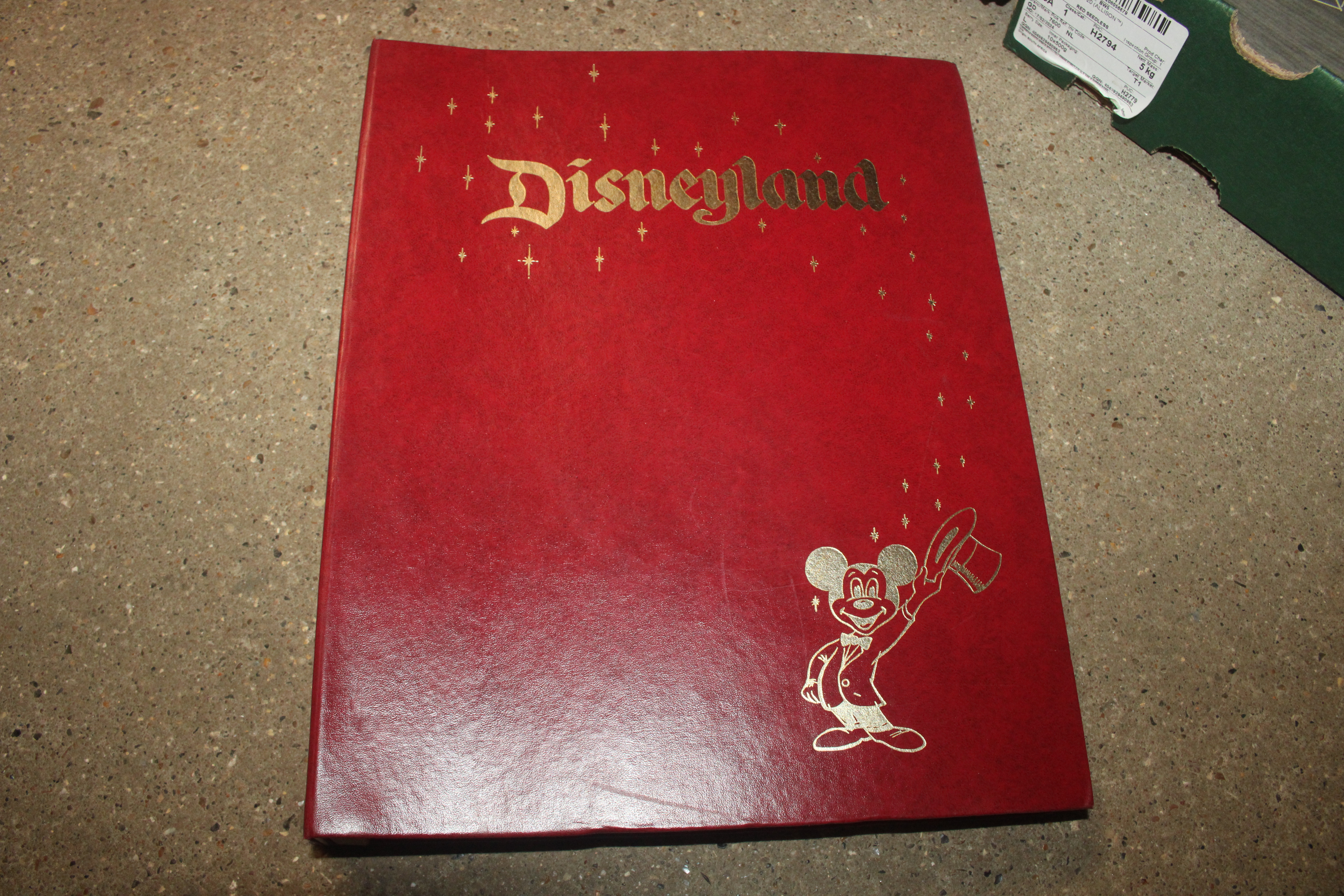 Seven folders of "Disneyland" comic magazines - Image 19 of 29