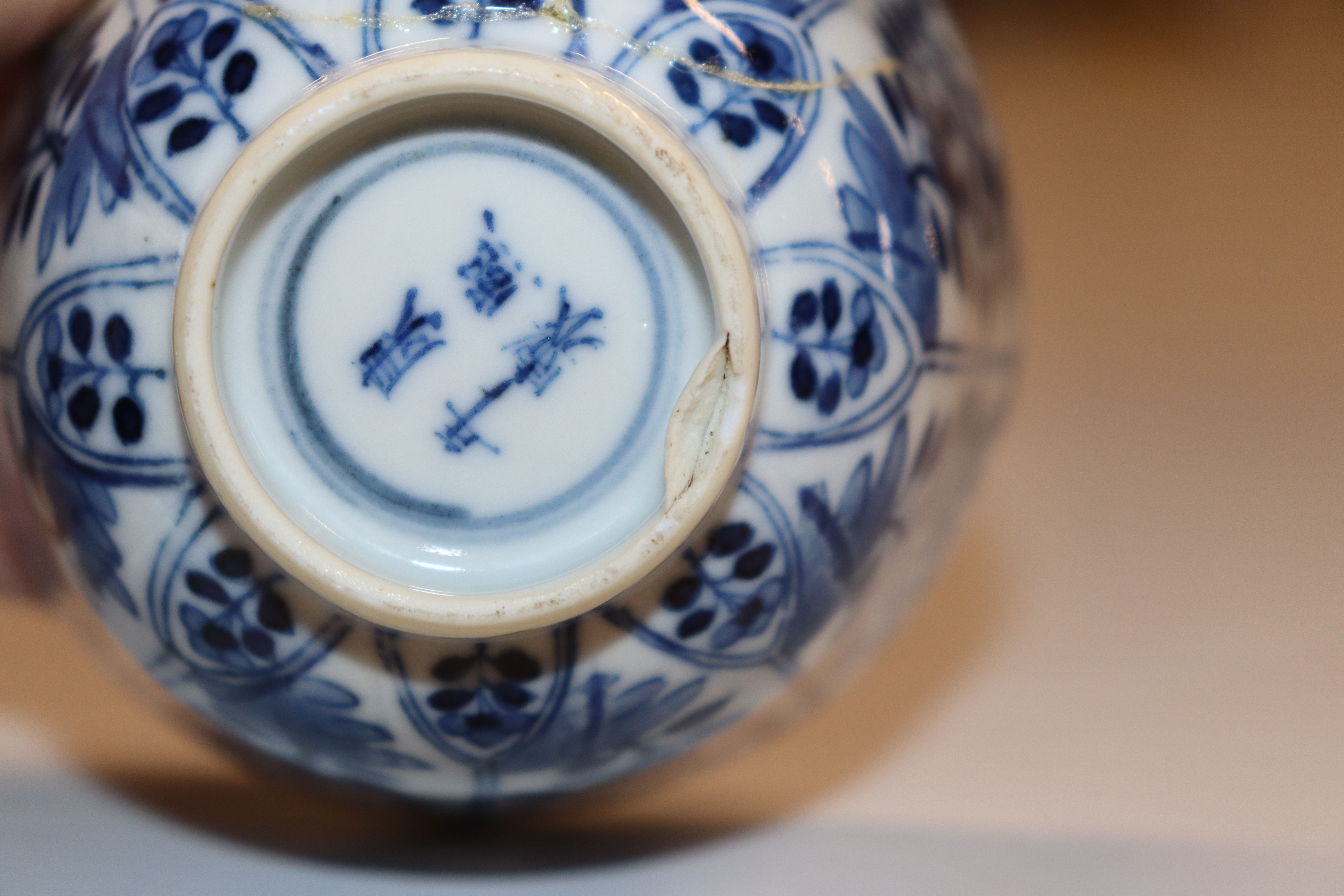 An Oriental blue and white blue decorated with fis - Image 7 of 34