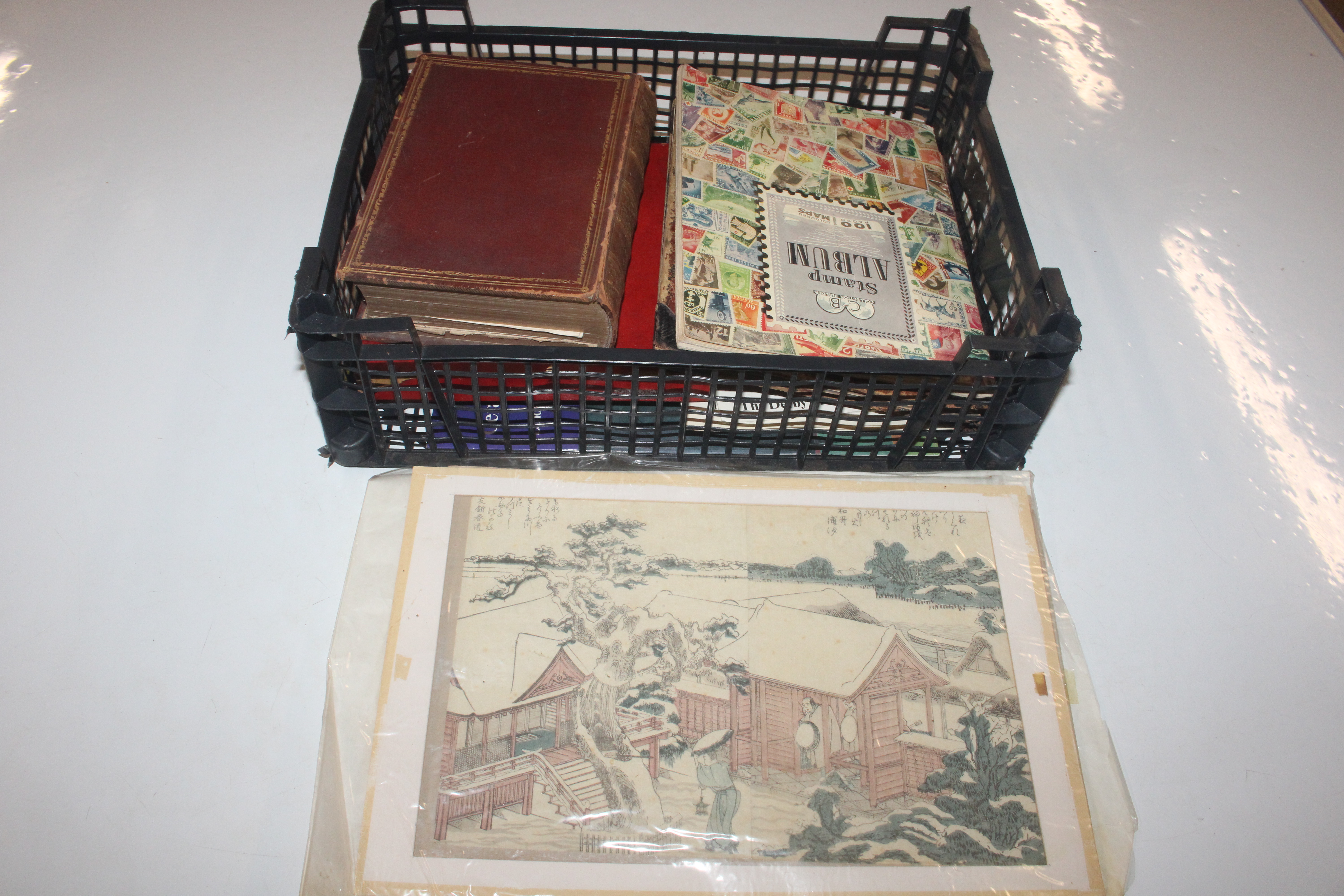 A box containing various glasses, a tin of coinage - Image 12 of 37
