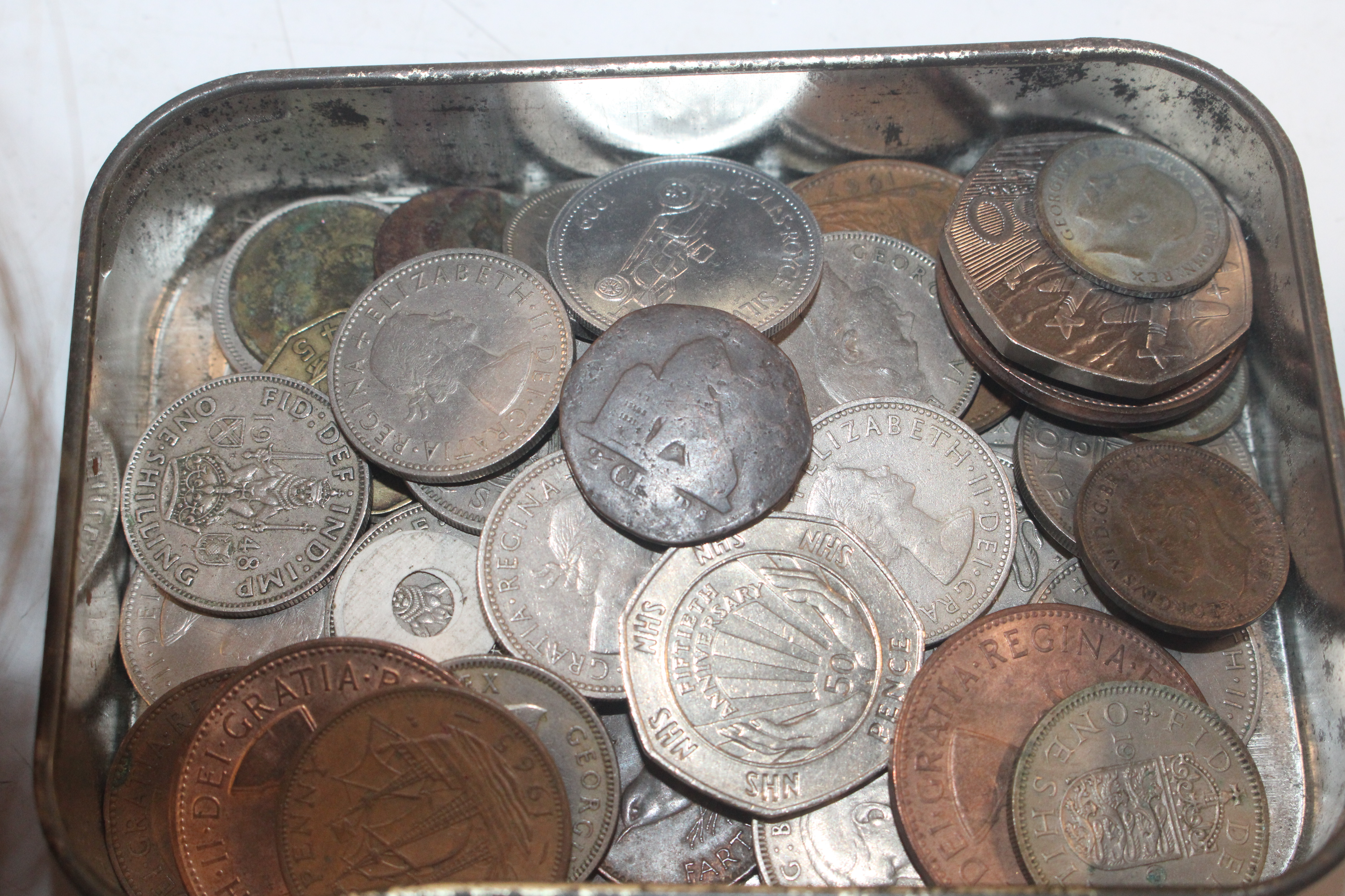 A box containing various glasses, a tin of coinage - Image 2 of 37