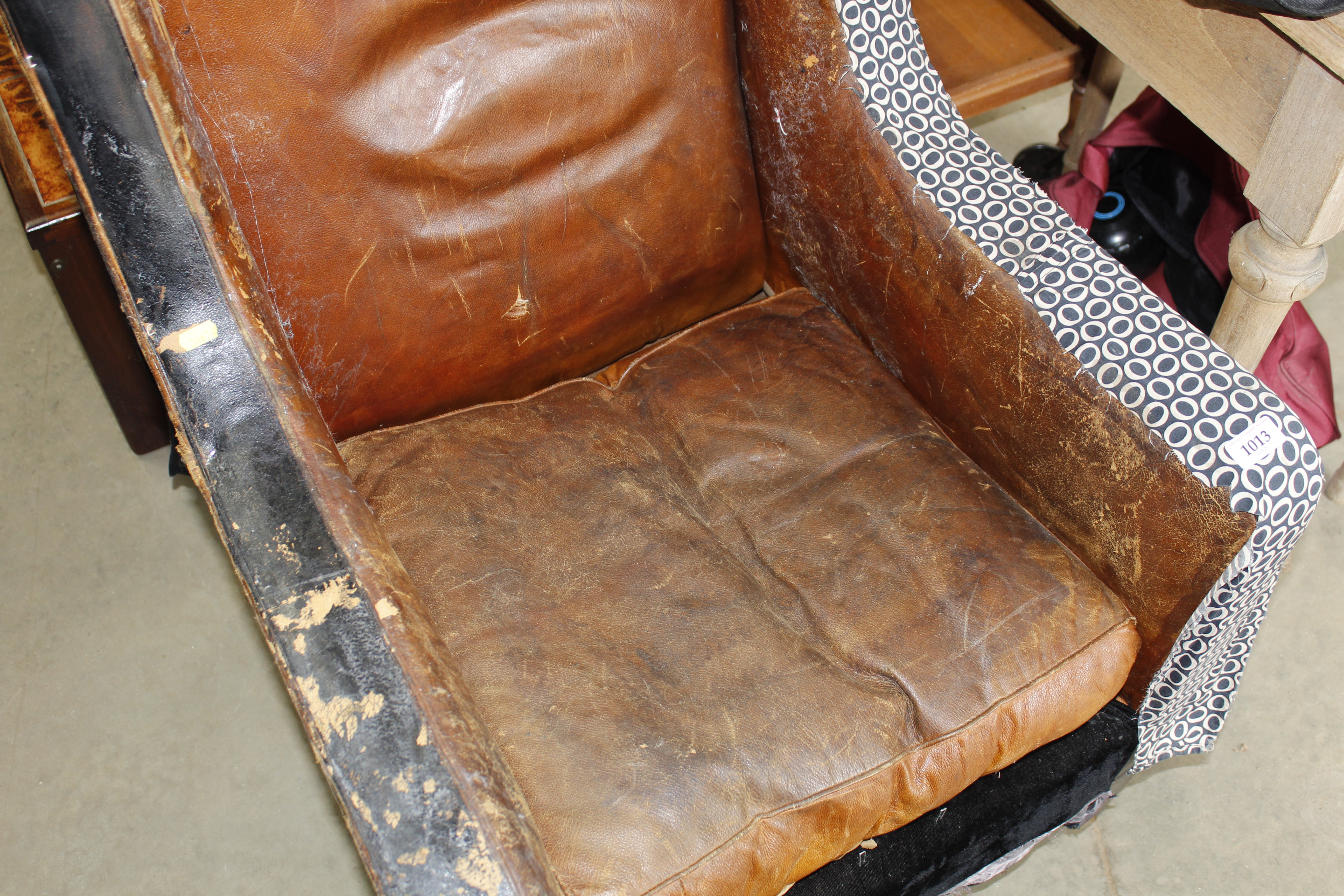 A leather upholstered armchair for restoration - Image 3 of 3