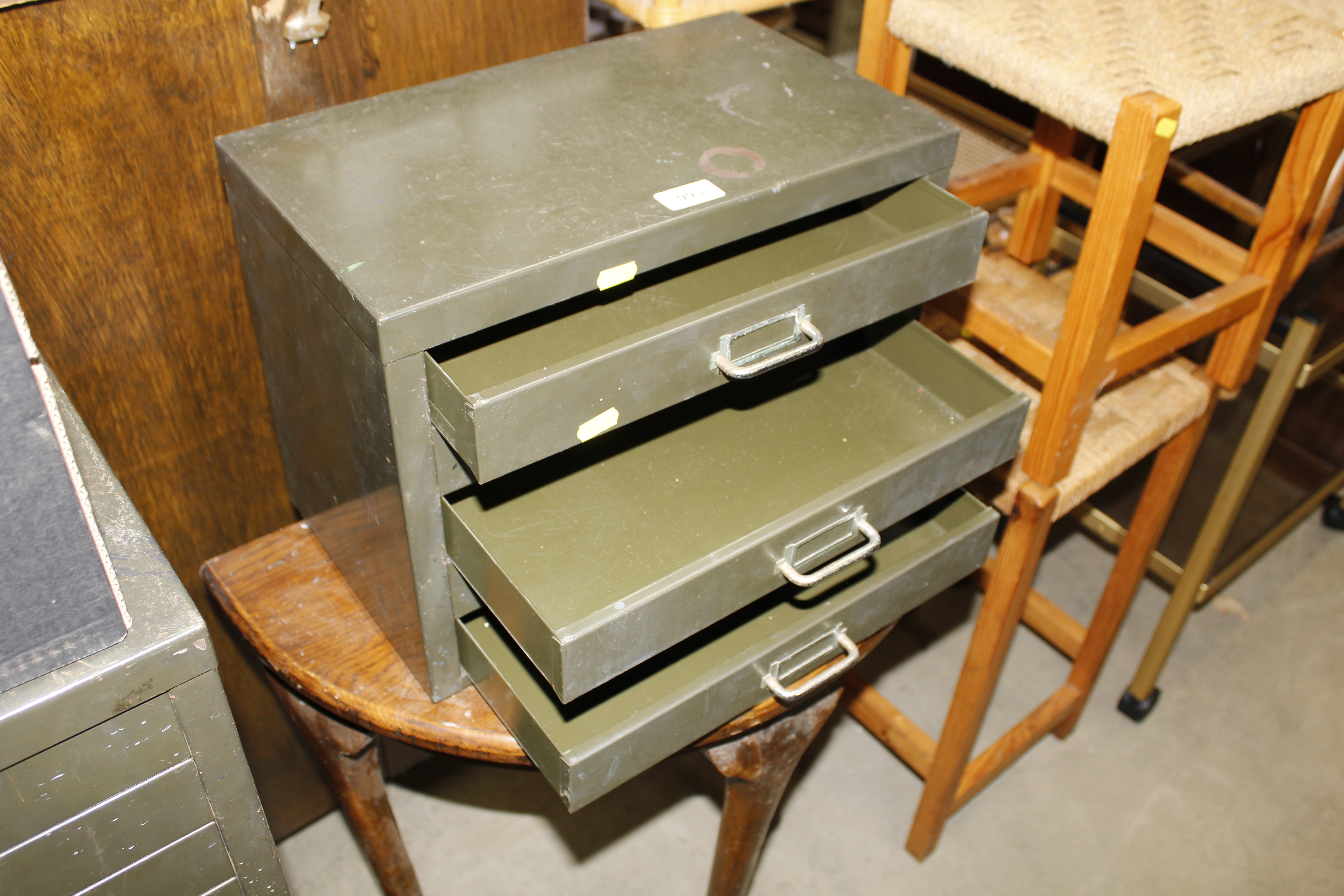 A metal table top chest fitted five drawers - Image 2 of 2