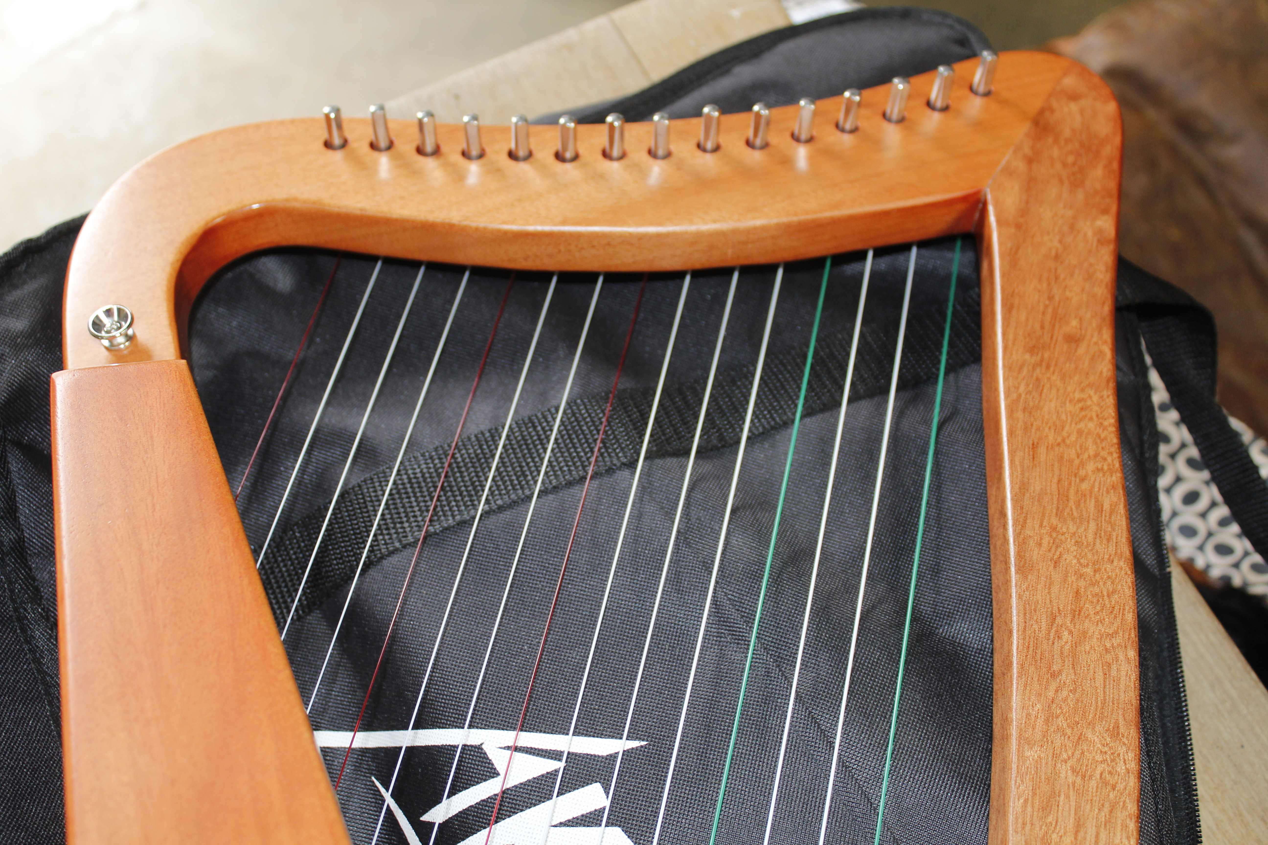 An Alclot harp with carry case - Image 2 of 3