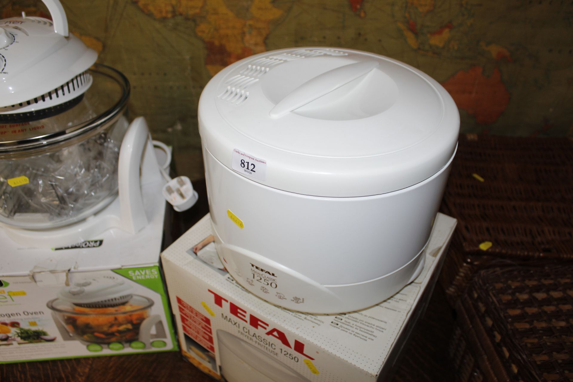 An as new Tefal deep fat fryer and an as new halog - Image 3 of 3