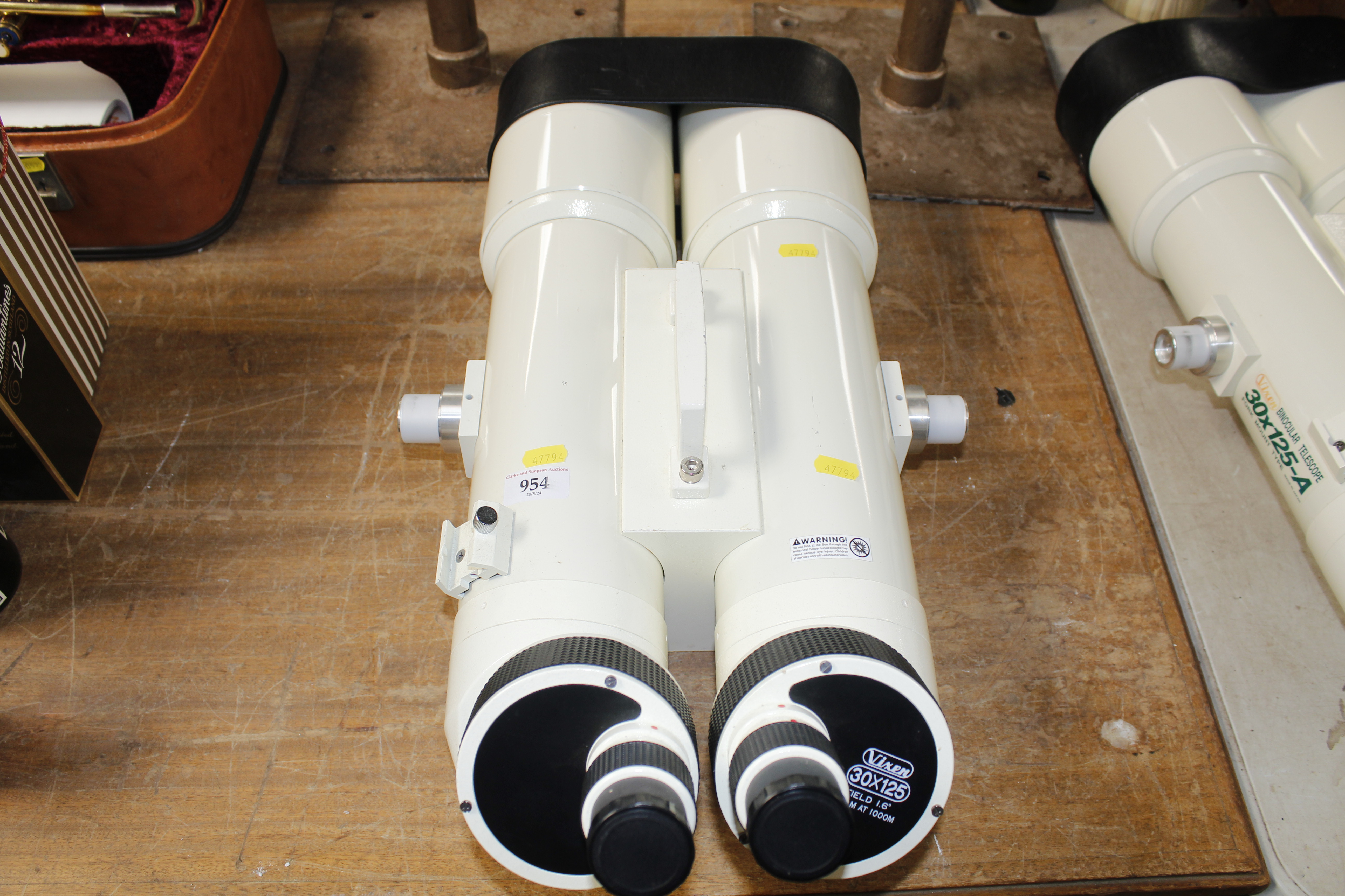 A Vixen 30 x 125 binocular telescope and adjustabl - Image 3 of 8