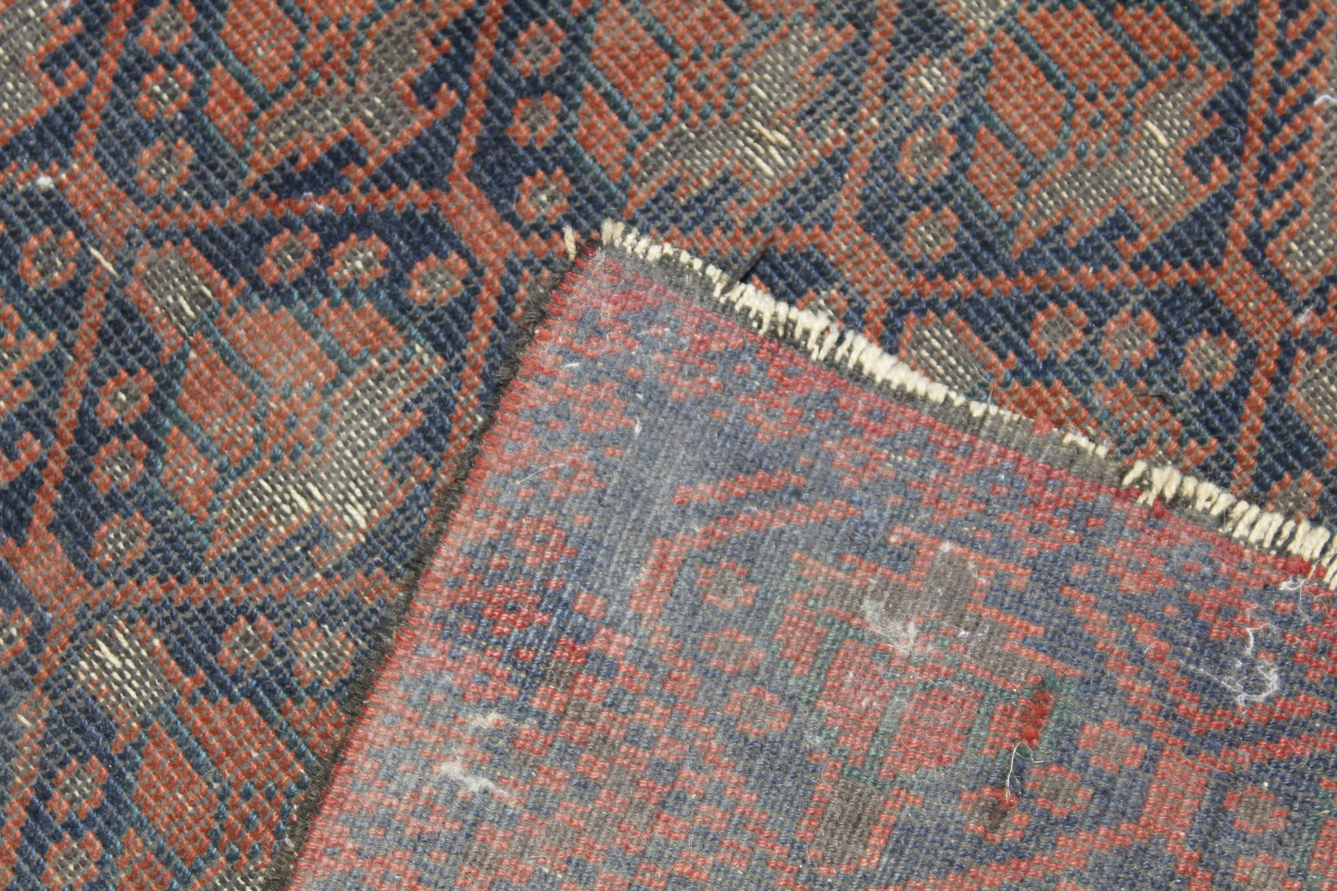 An approx. 3'7" x 1'8" patterned rug AF - Image 4 of 4