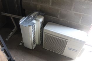 A Hitachi RAM-52QH5 air conditioner/heat pump (out