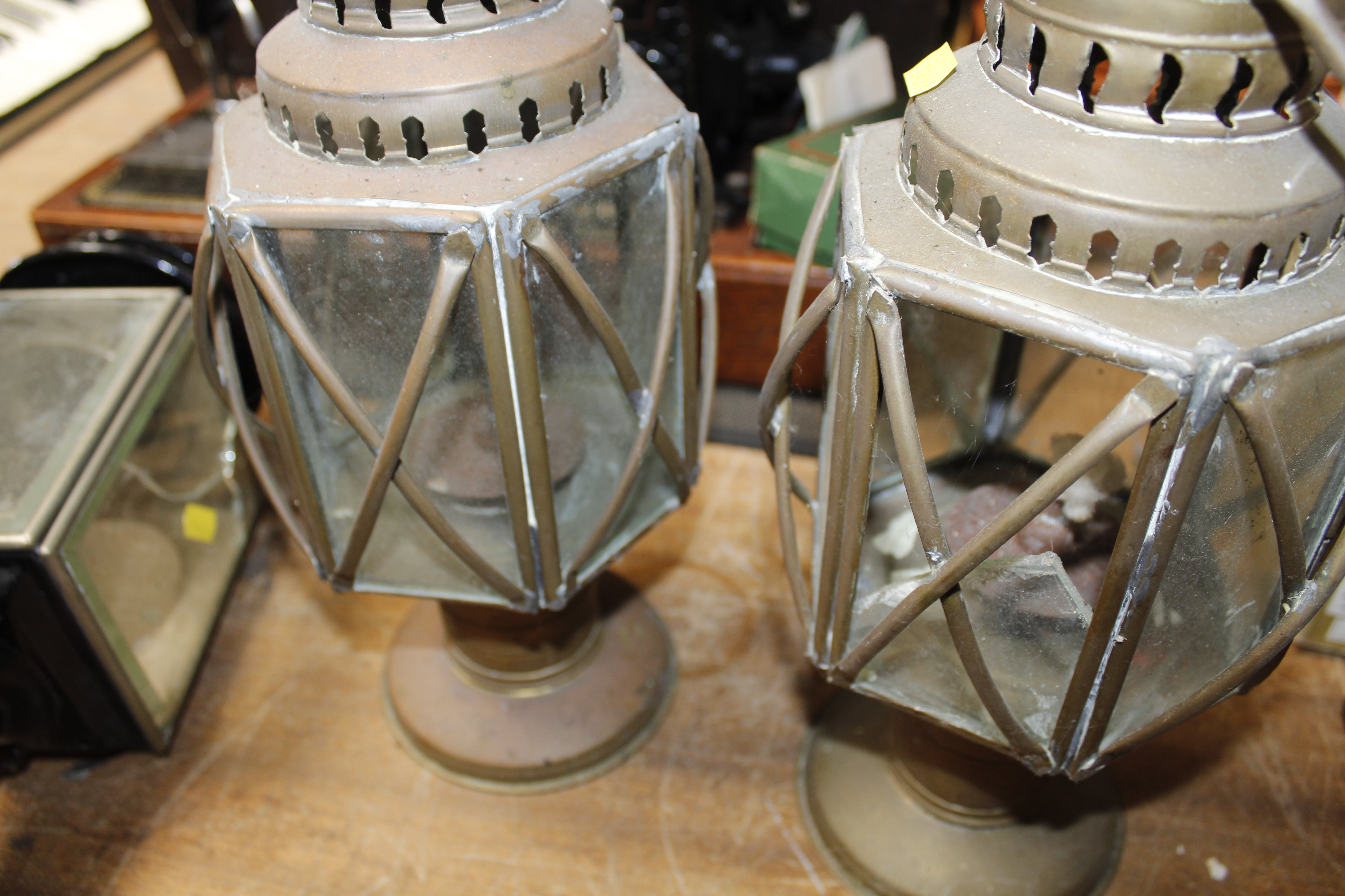 A pair of copper and brass hanging oil lanterns - Image 2 of 3