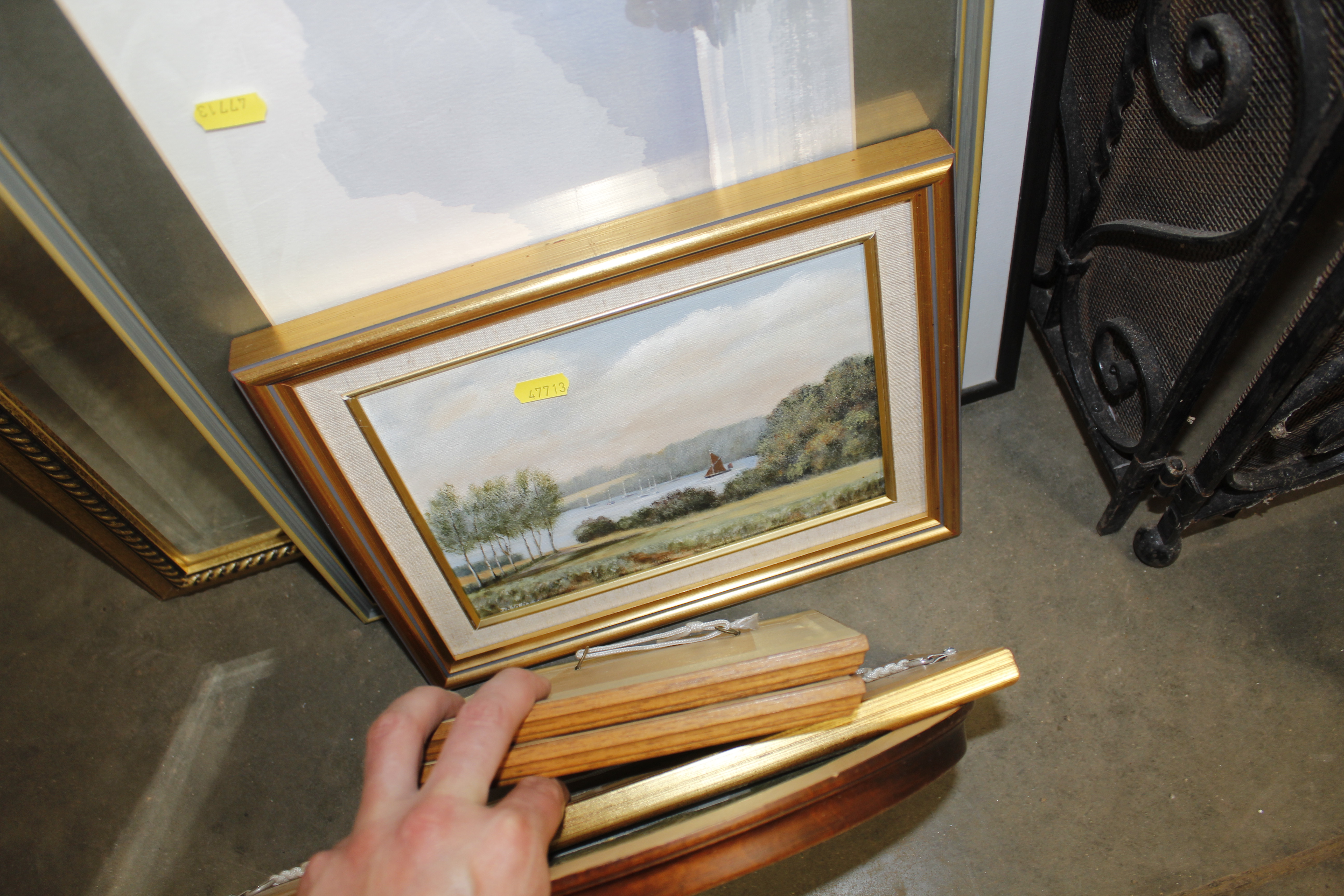 A gilt framed bevel edged wall mirror and a collec - Bild 2 aus 2