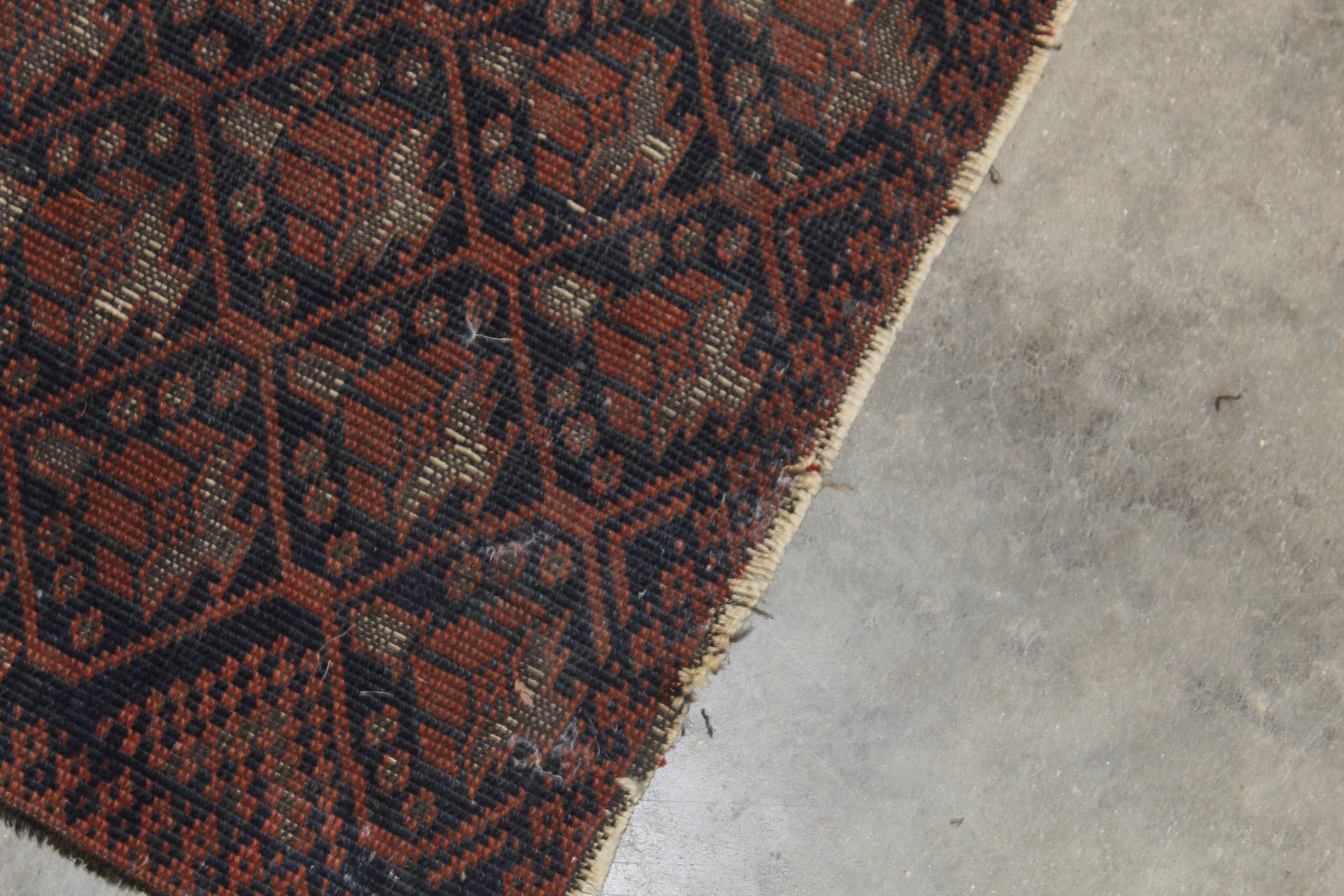 An approx. 3'7" x 1'8" patterned rug AF - Image 3 of 4