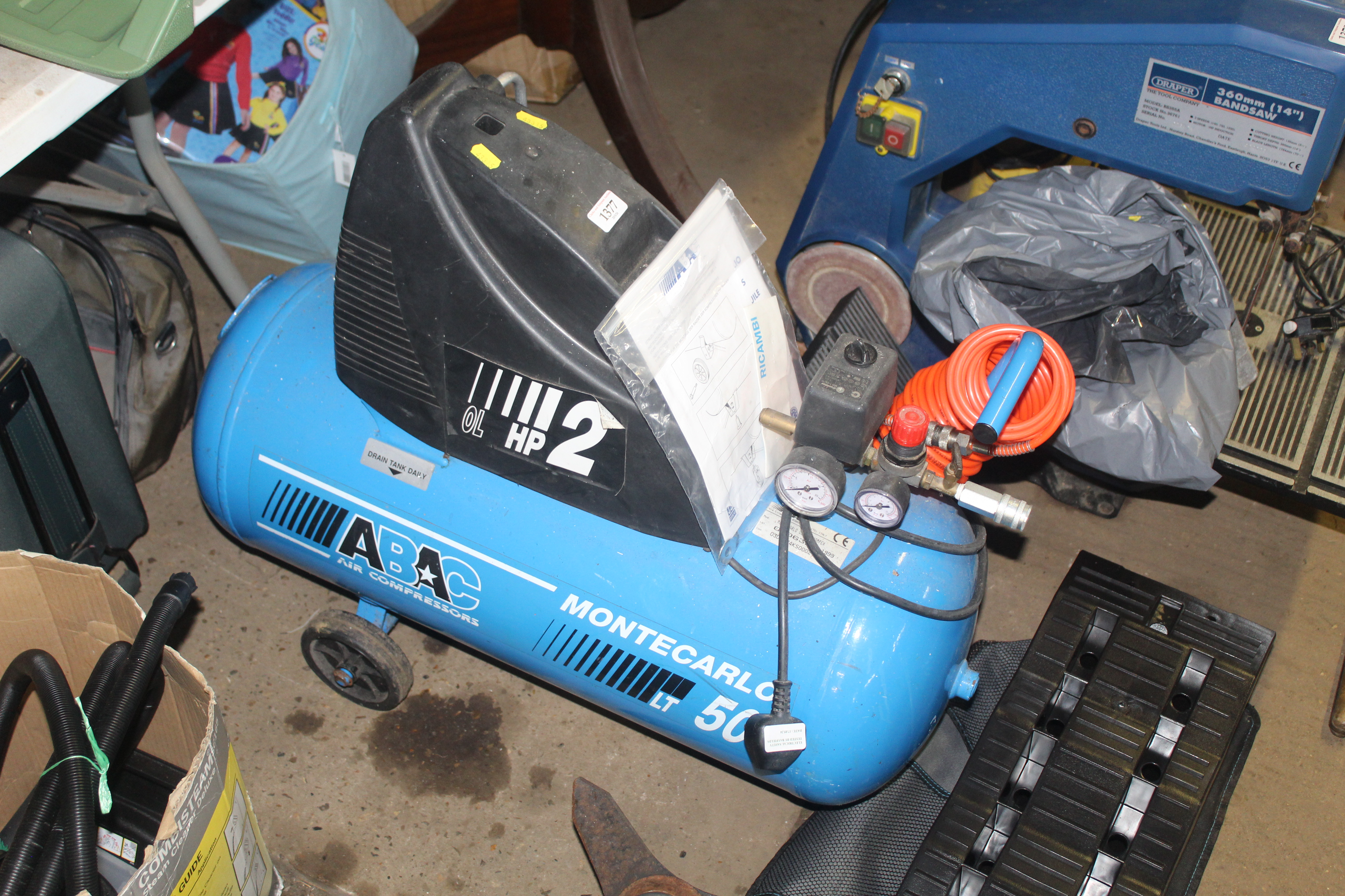 An Abac Monti Carlo 50L air compressor with hose an