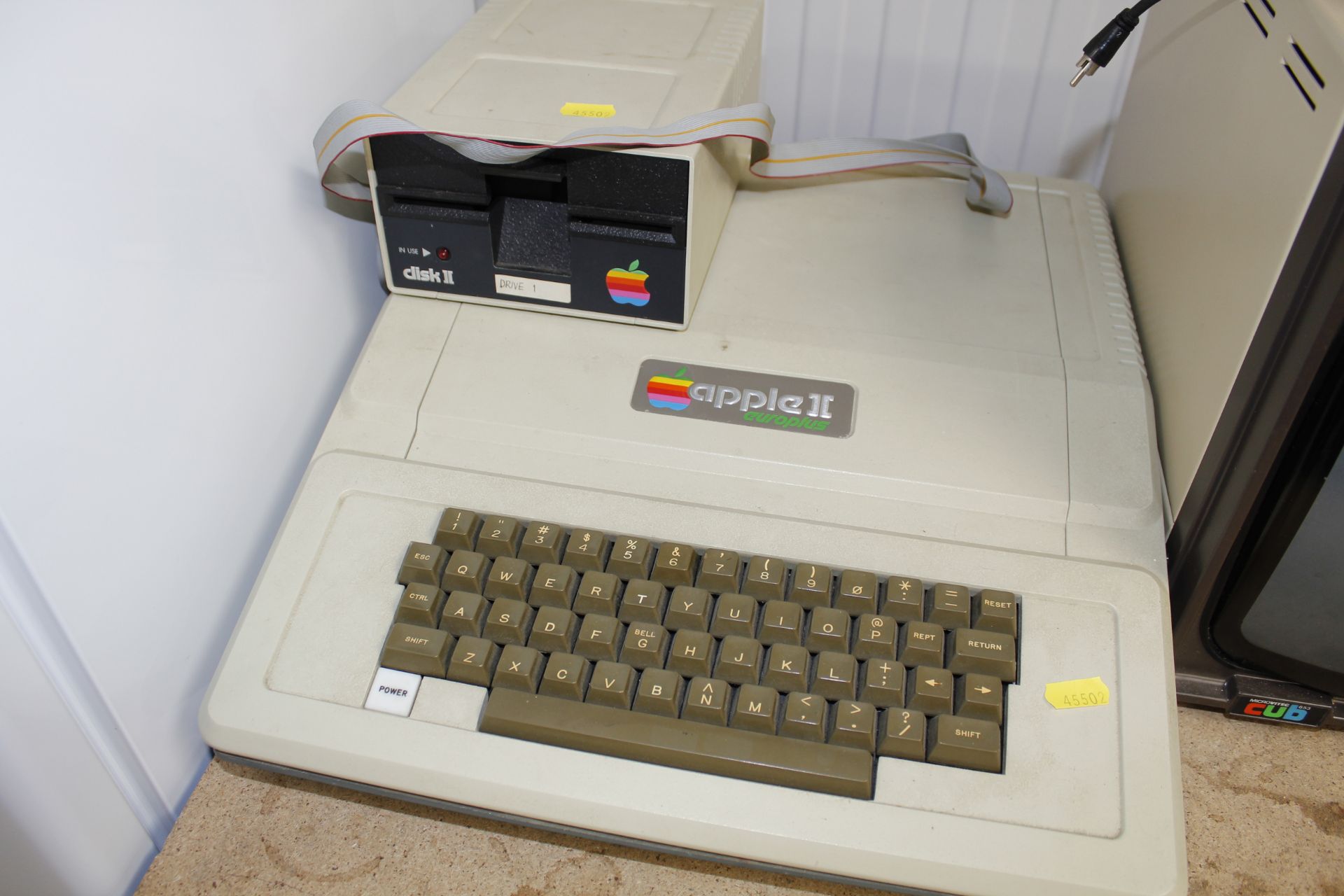An Apple 2 Europlus computer, keyboard, monitor - Image 2 of 6
