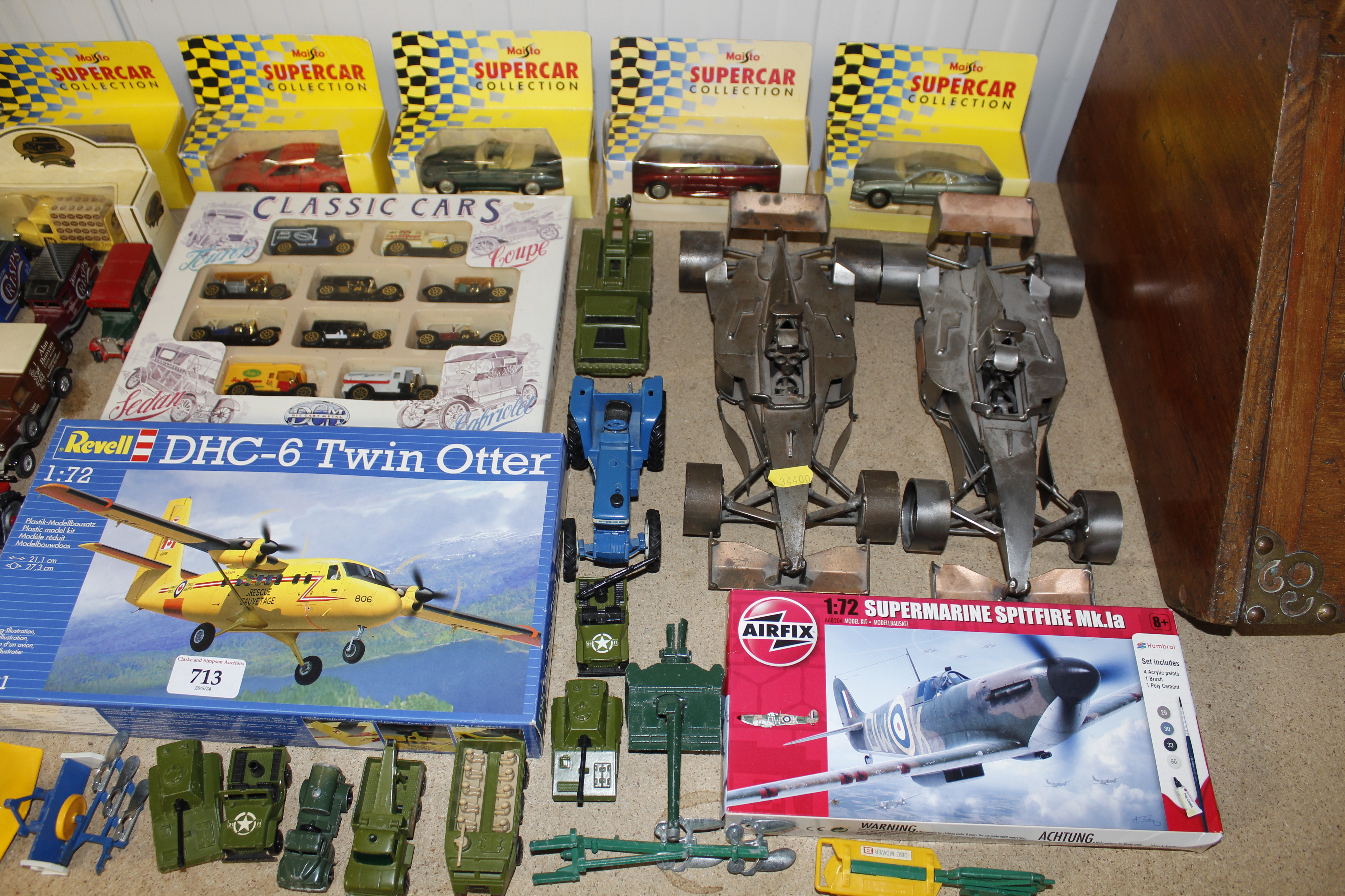 A collection of boxed and unboxed die cast model v - Image 3 of 3