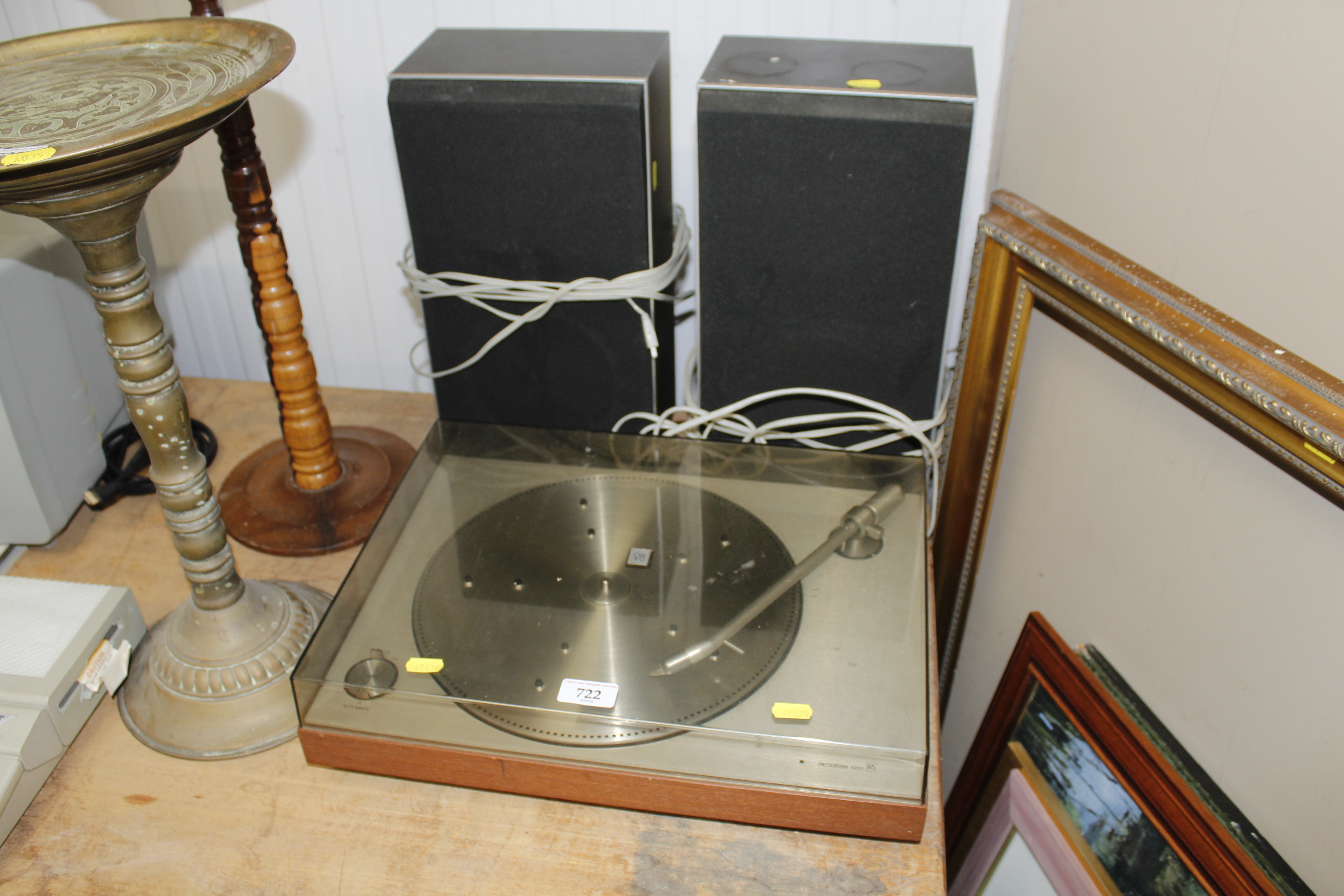 A Bang & Olufsen Beogram 1202 record player and a