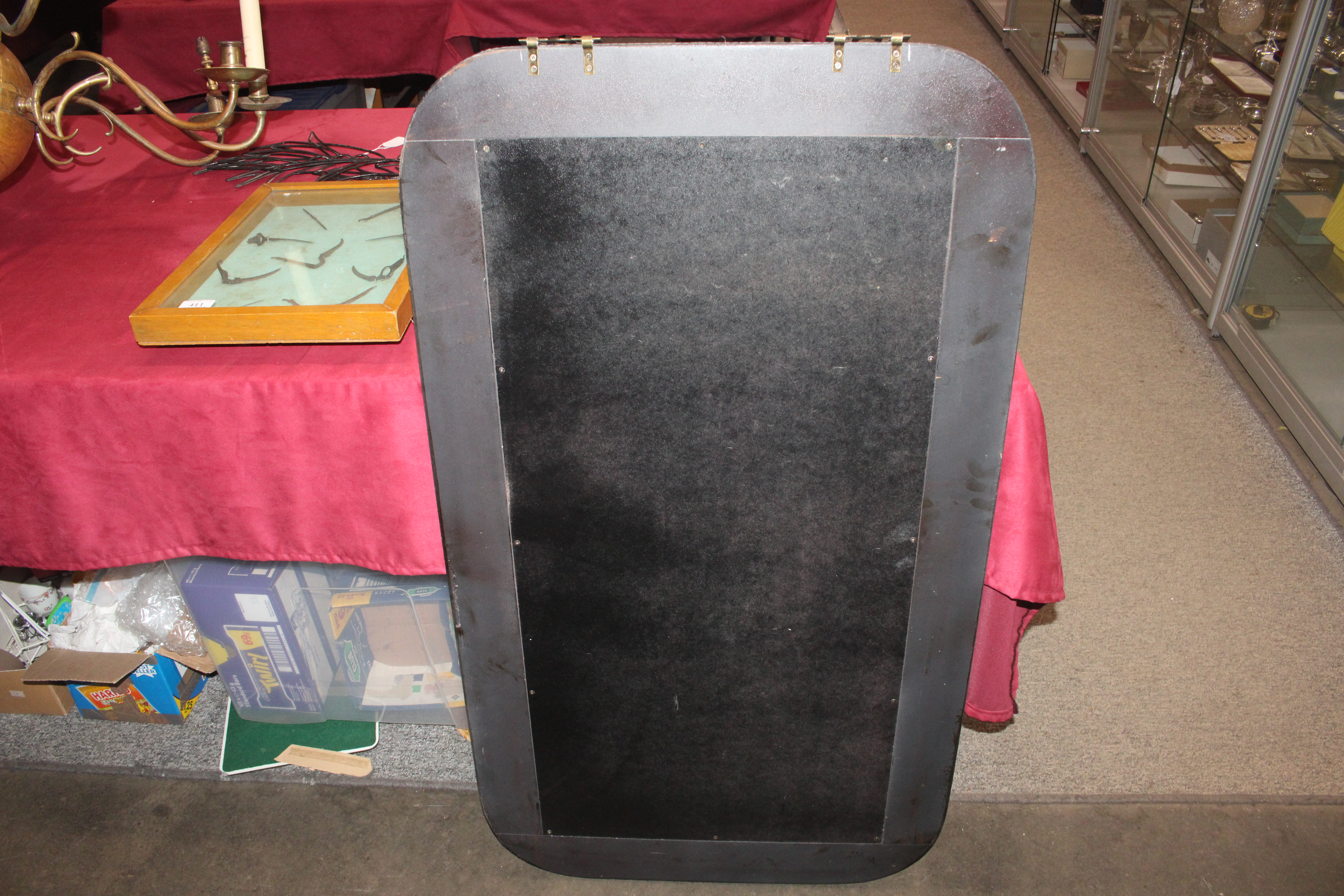 An Oriental black lacquer wall mirror, with chinoiserie decoration, 108cm x 61cm - Image 2 of 2