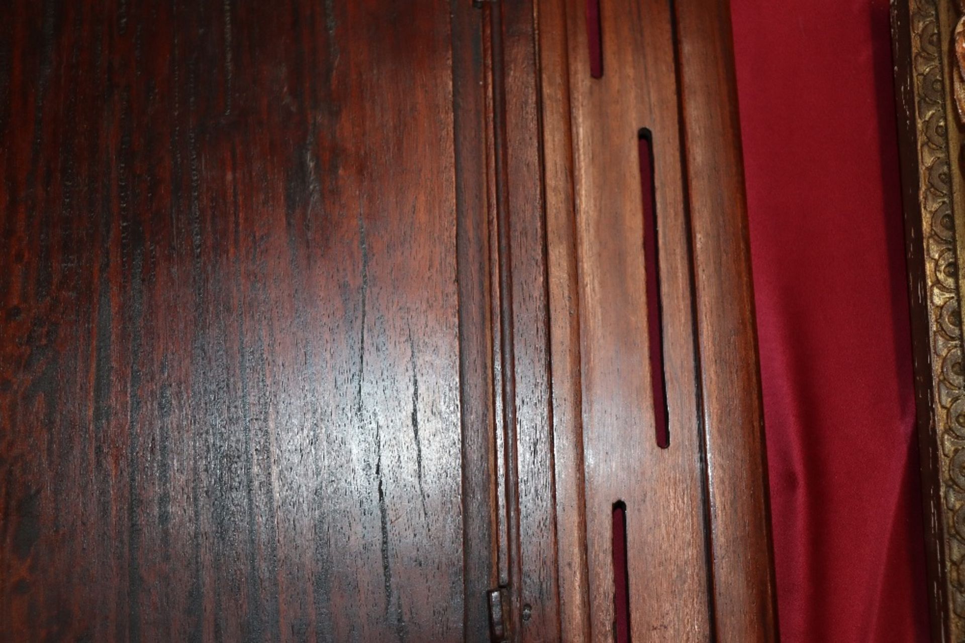 A Chinese hardwood and porcelain table screen, circa 1900, the porcelain panel approx. 39cm x 25.5cm - Image 14 of 26