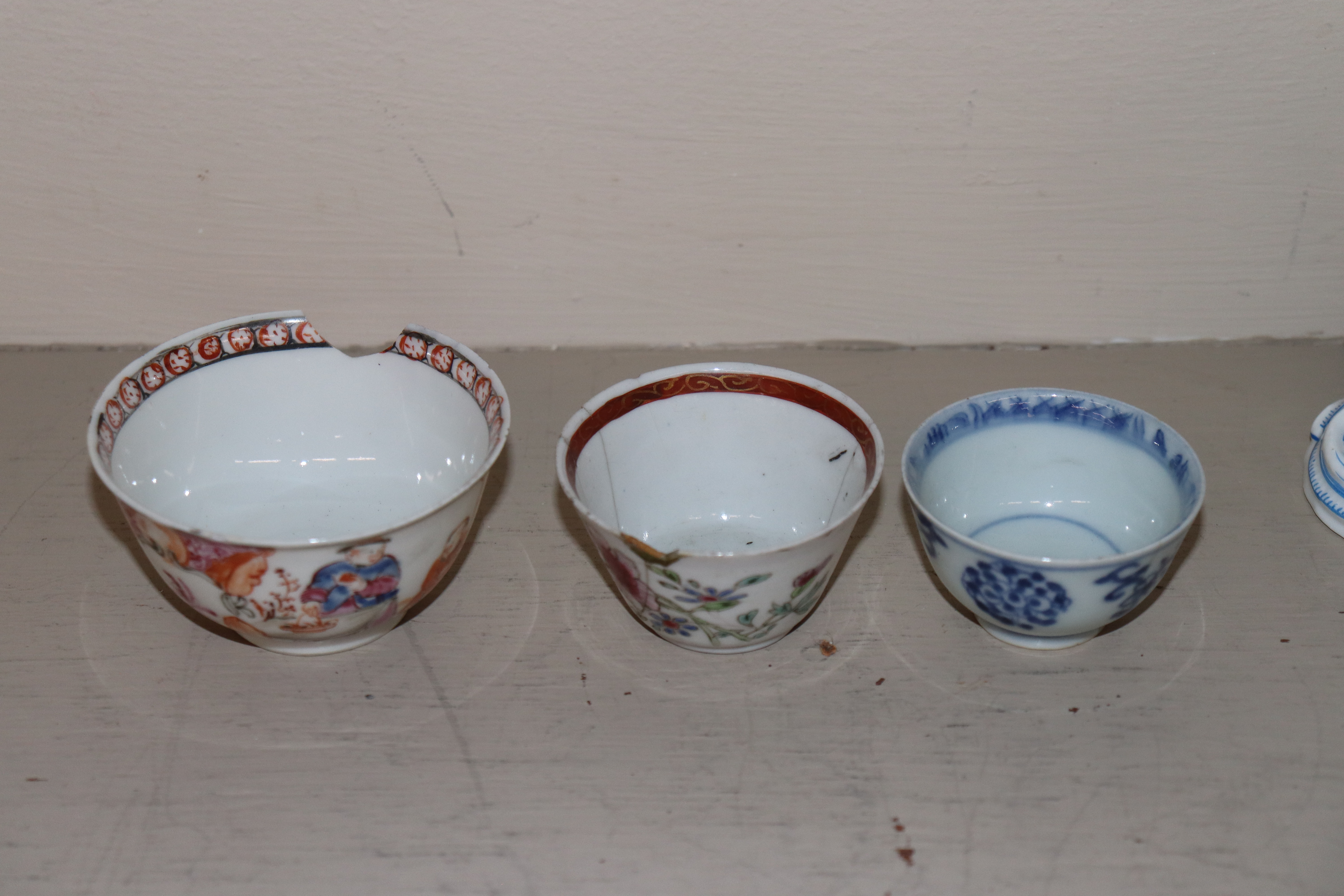 A Chinese Imari pattern shallow dish, 25cm dia.; a Chinese blue and white bowl decorated pagodas and - Image 6 of 26