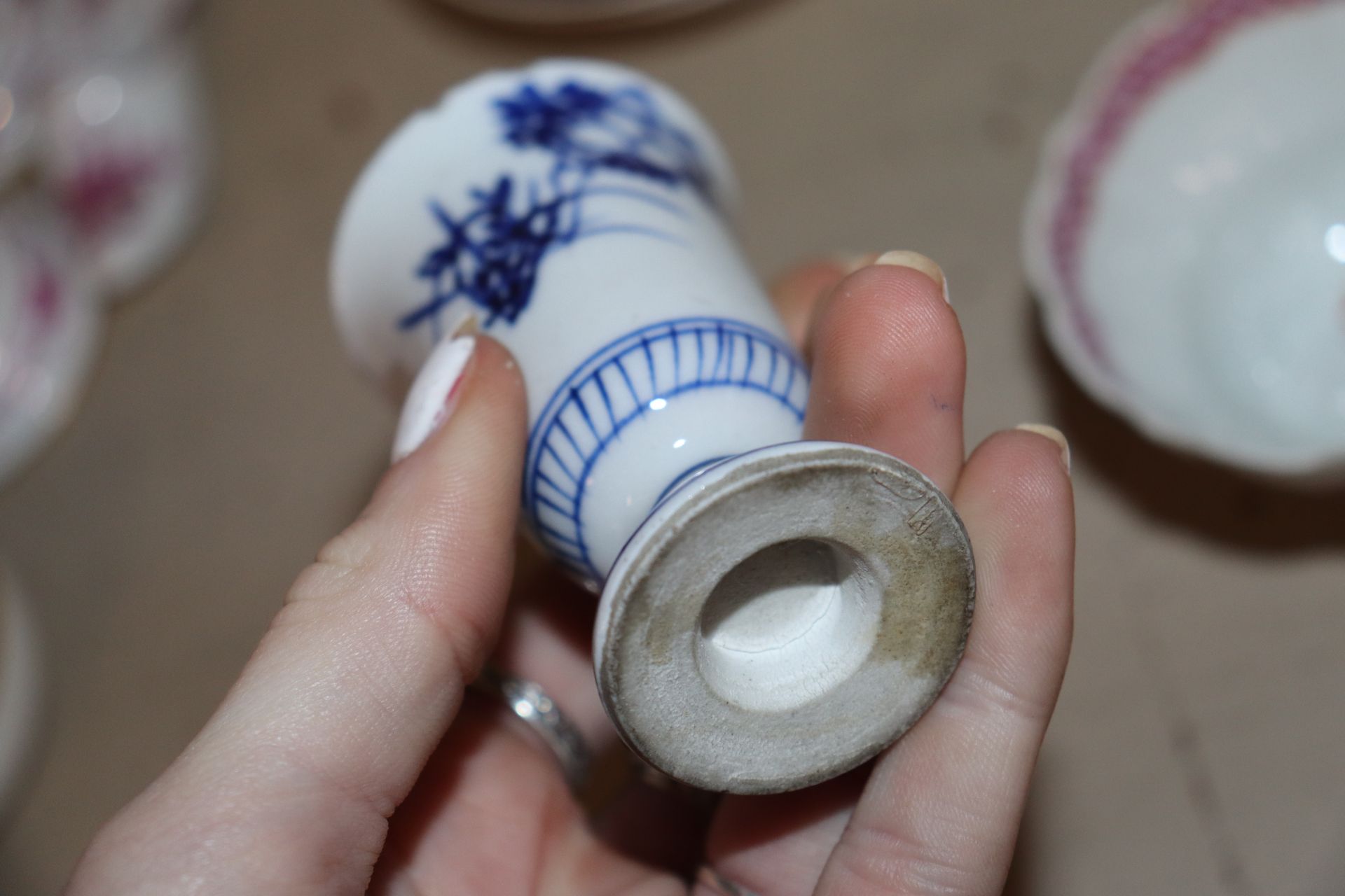 A Chinese Imari pattern shallow dish, 25cm dia.; a Chinese blue and white bowl decorated pagodas and - Image 25 of 26