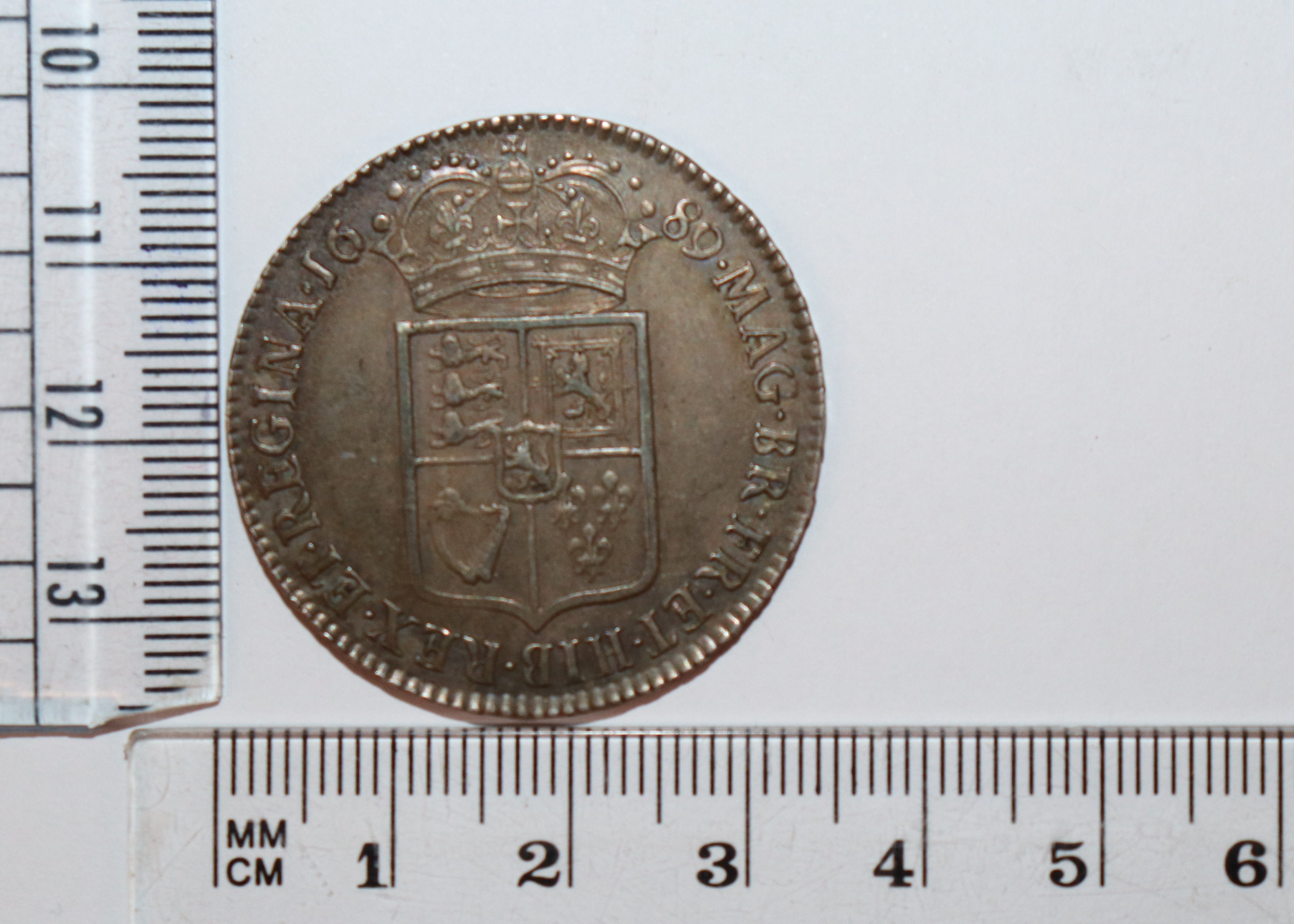 A William and Mary half crown, Caul frosted, with pearls first reverse - Image 3 of 4