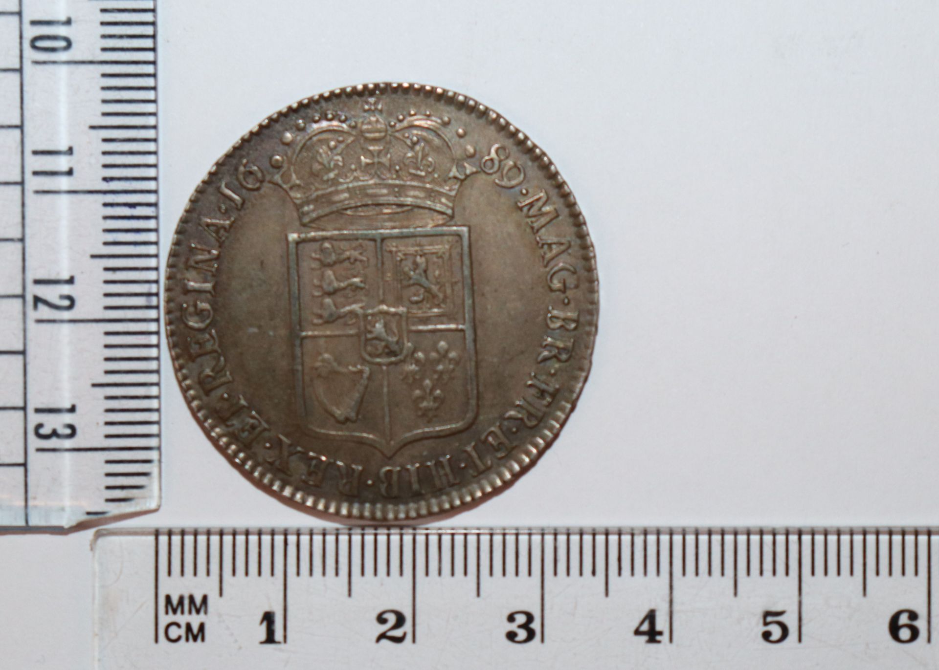 A William and Mary half crown, Caul frosted, with pearls first reverse - Image 3 of 4