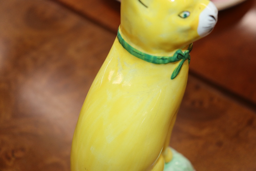 A pair of Staffordshire yellow glazed figures of seated cats on cushions, 20cm high - Image 6 of 18