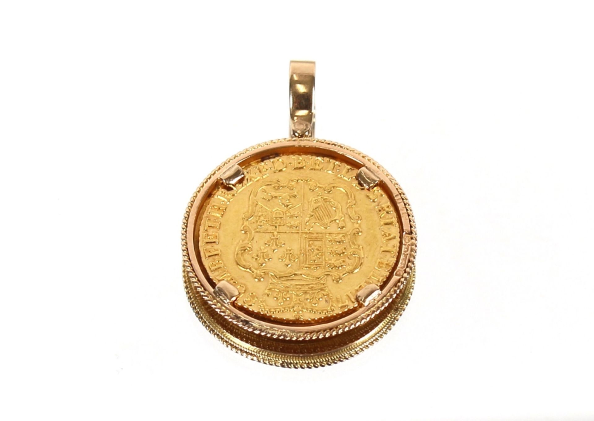 A 1786 George III Guinea in 15ct gold mount, 11.5g