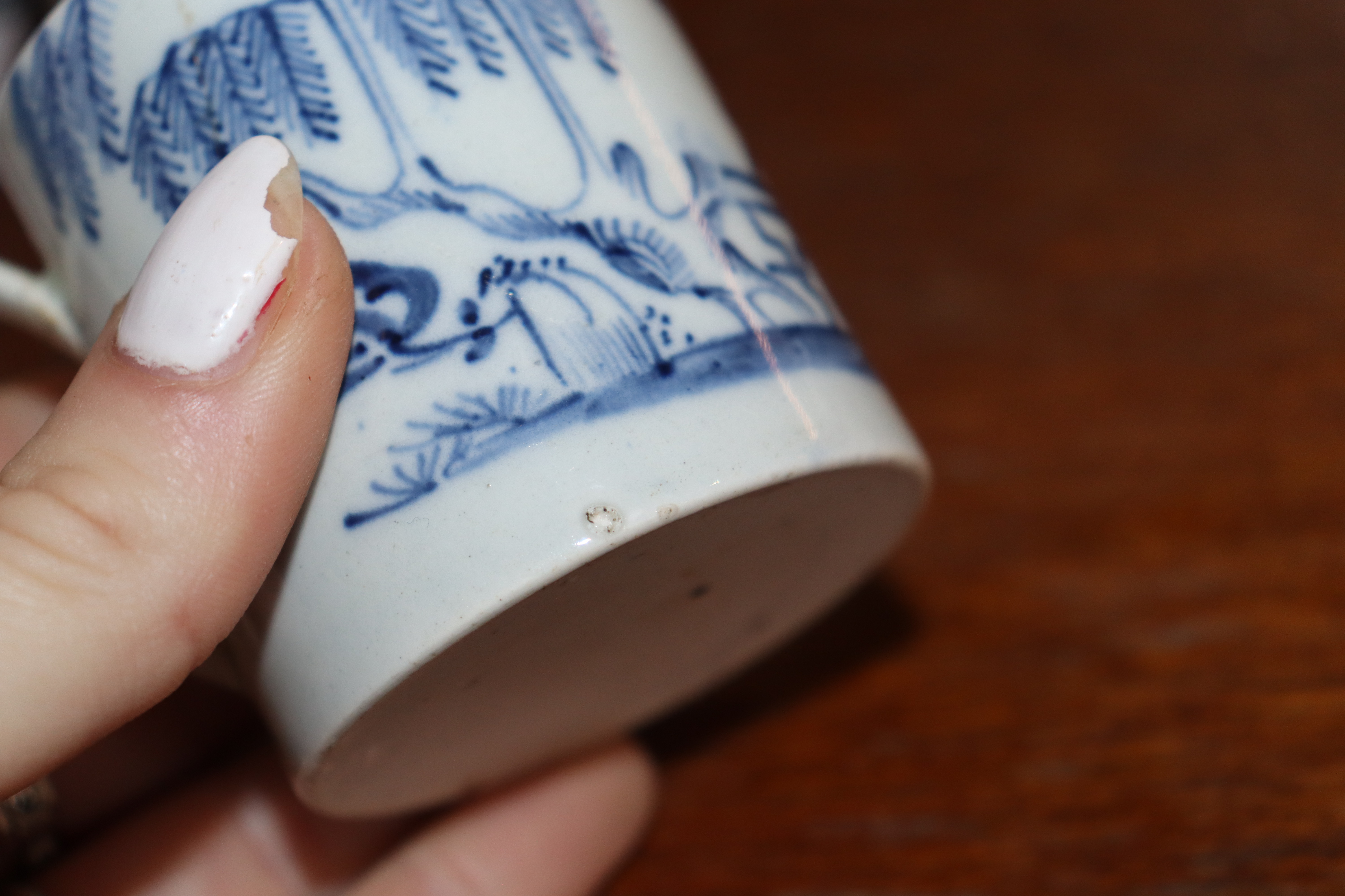 An early English porcelain coffee can, decorated in the Chinese manner; an 18th Century porcelain - Image 23 of 52