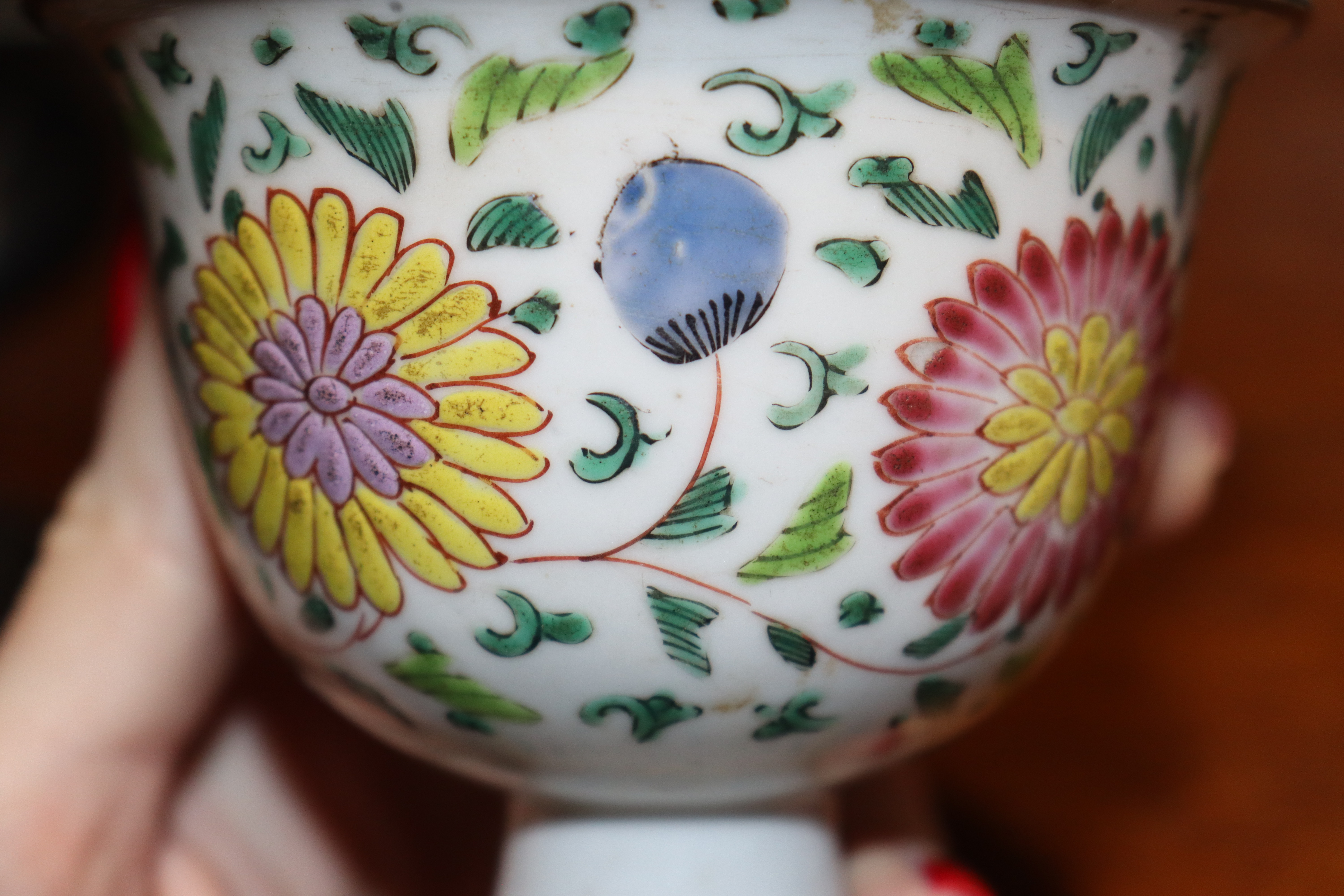 A rare and unusual 19th Century Chinese Canton incense pot, decorated with enamel decoration of - Image 13 of 23