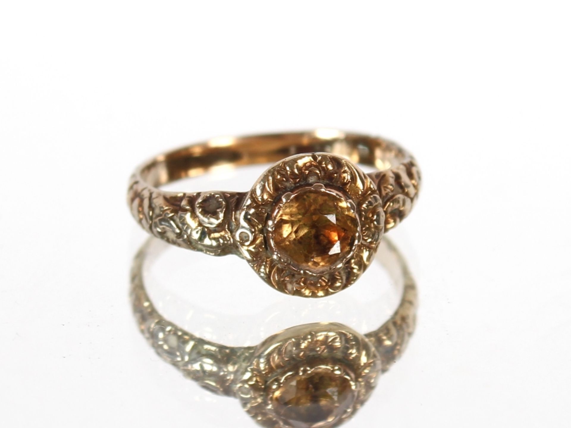 A Victorian gold and citrine set dress ring AF, 2.1gms. Size L/M See further images on the online