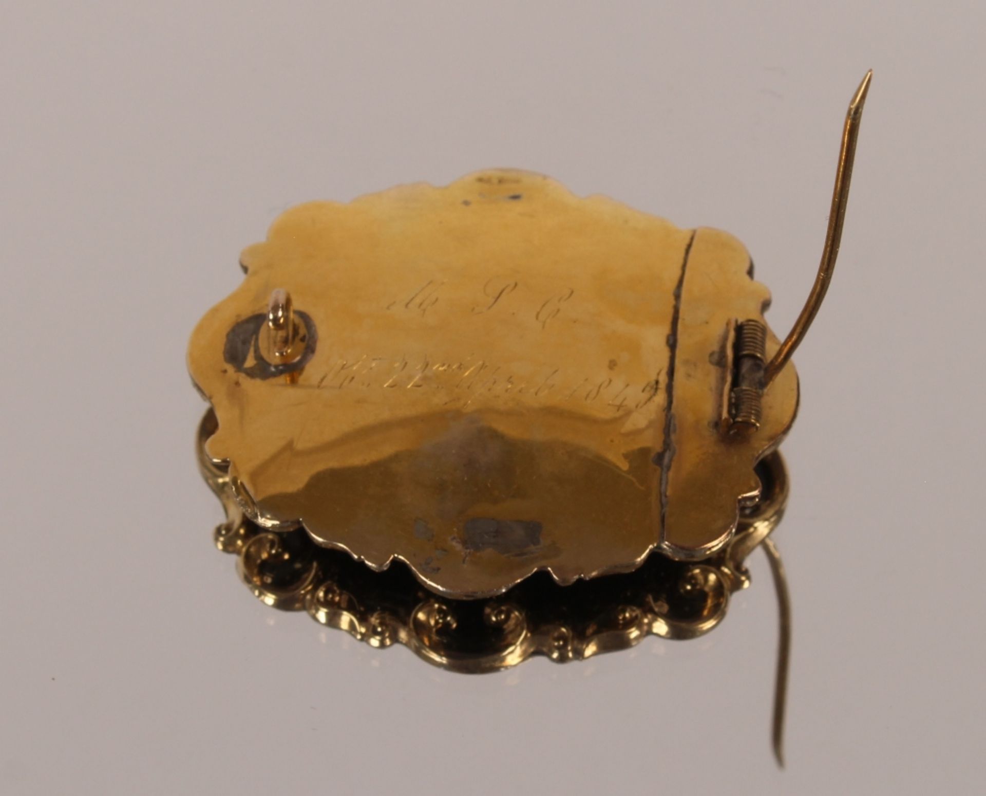 A Victorian metal and black enamel mourning brooch - Image 3 of 3