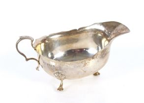 A George V silver cream jug, Birmingham 1920, 3ozs